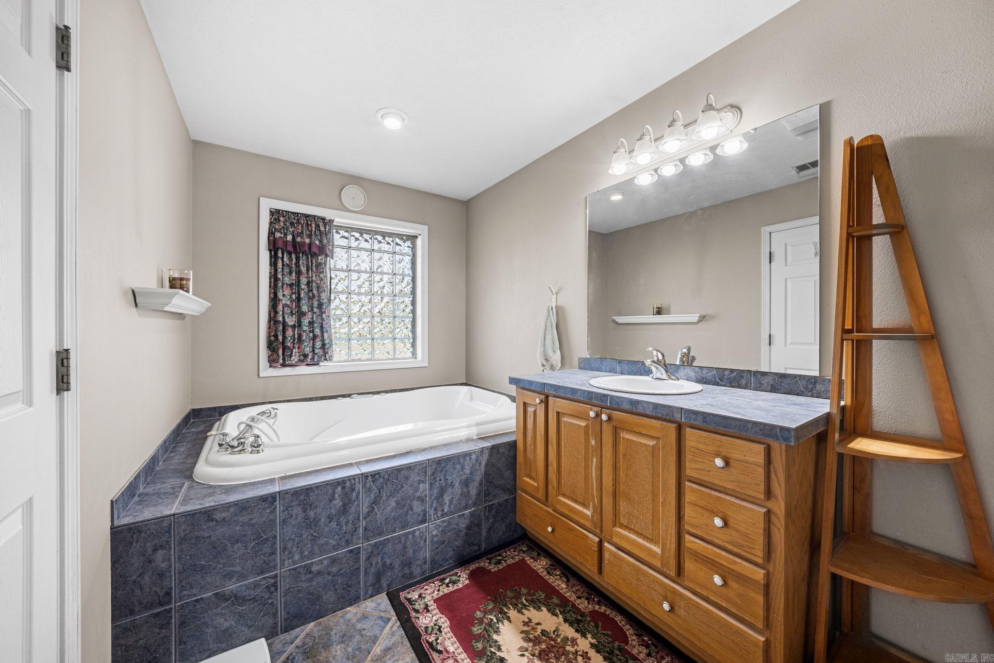 33 E LEWISBURG Vilonia, AR 72173