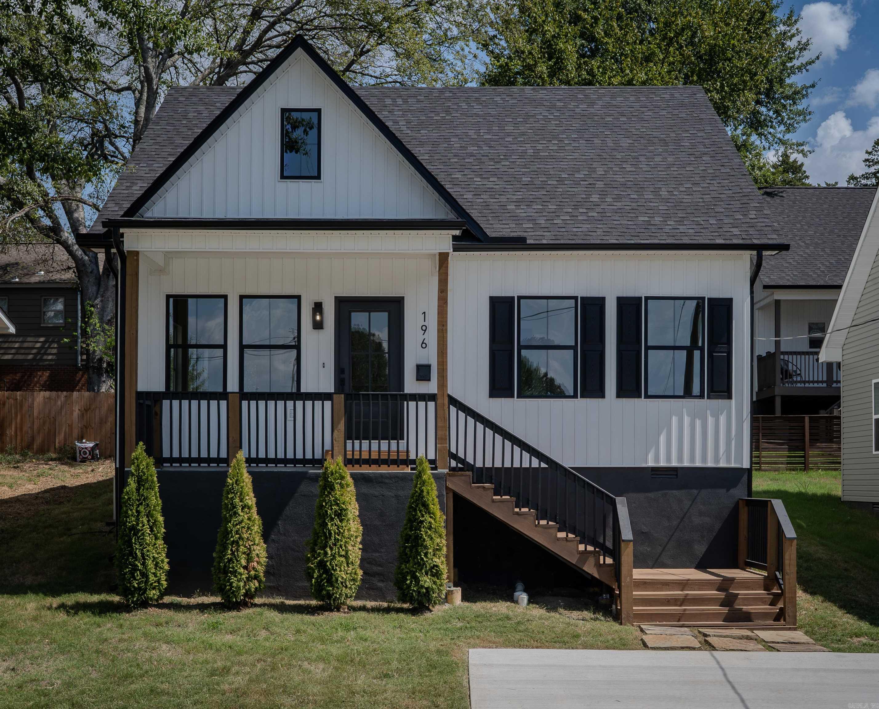 196 Pearson Street — exterior