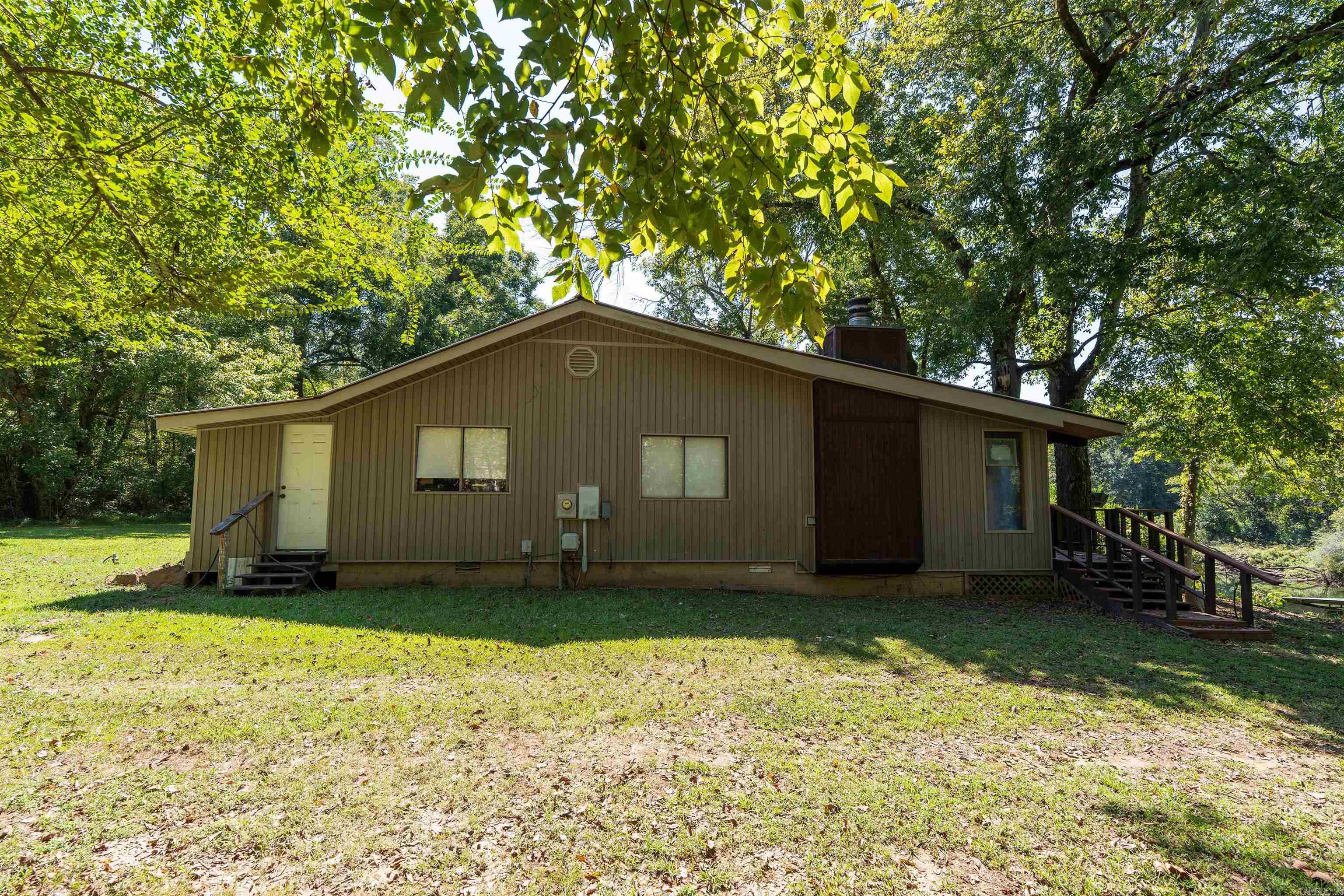 489 River Drive — exterior