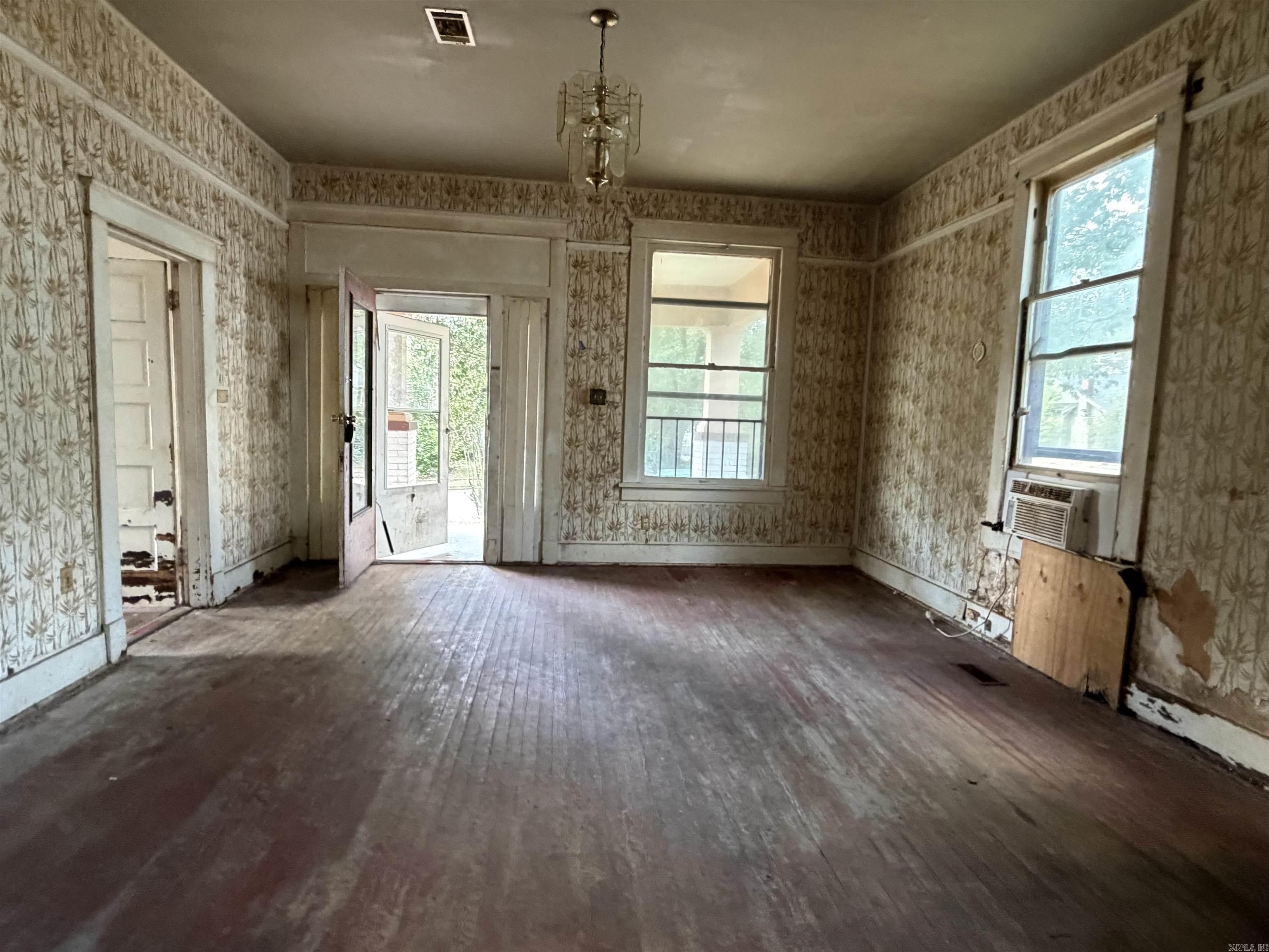 905 Lewis Street — photo 2