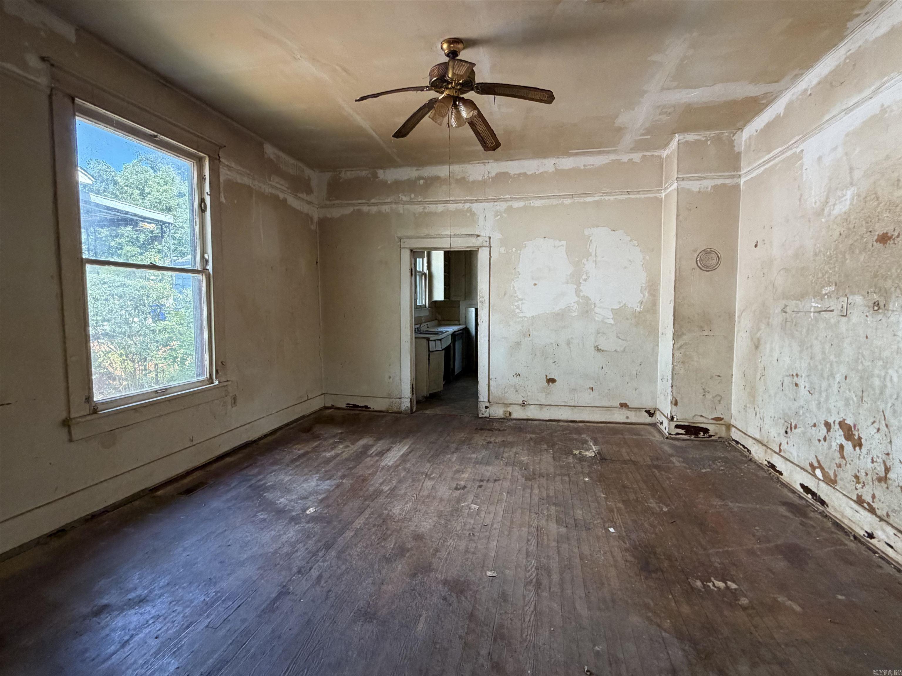 905 Lewis Street — photo 4