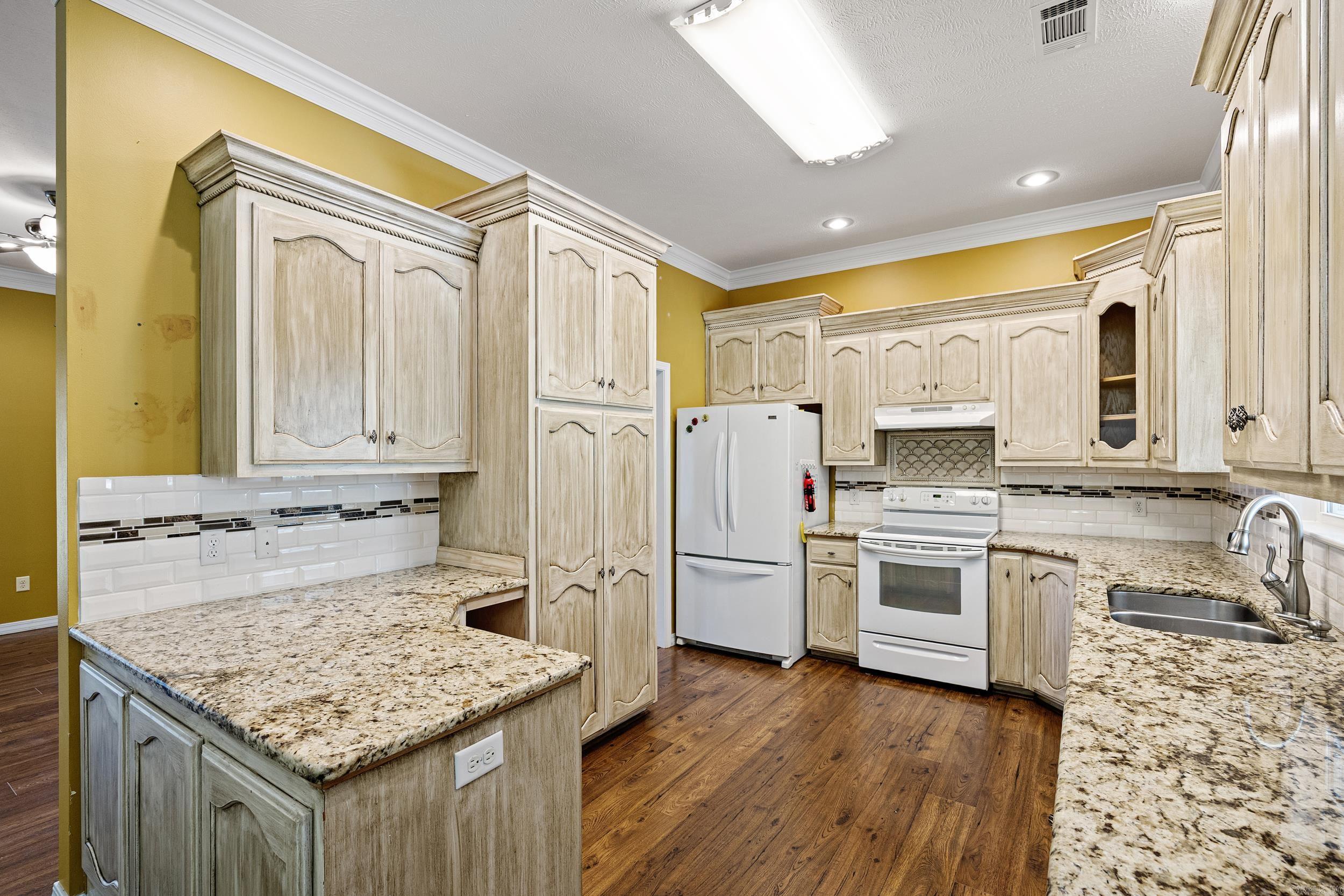1707 Holloway  Morrilton, AR