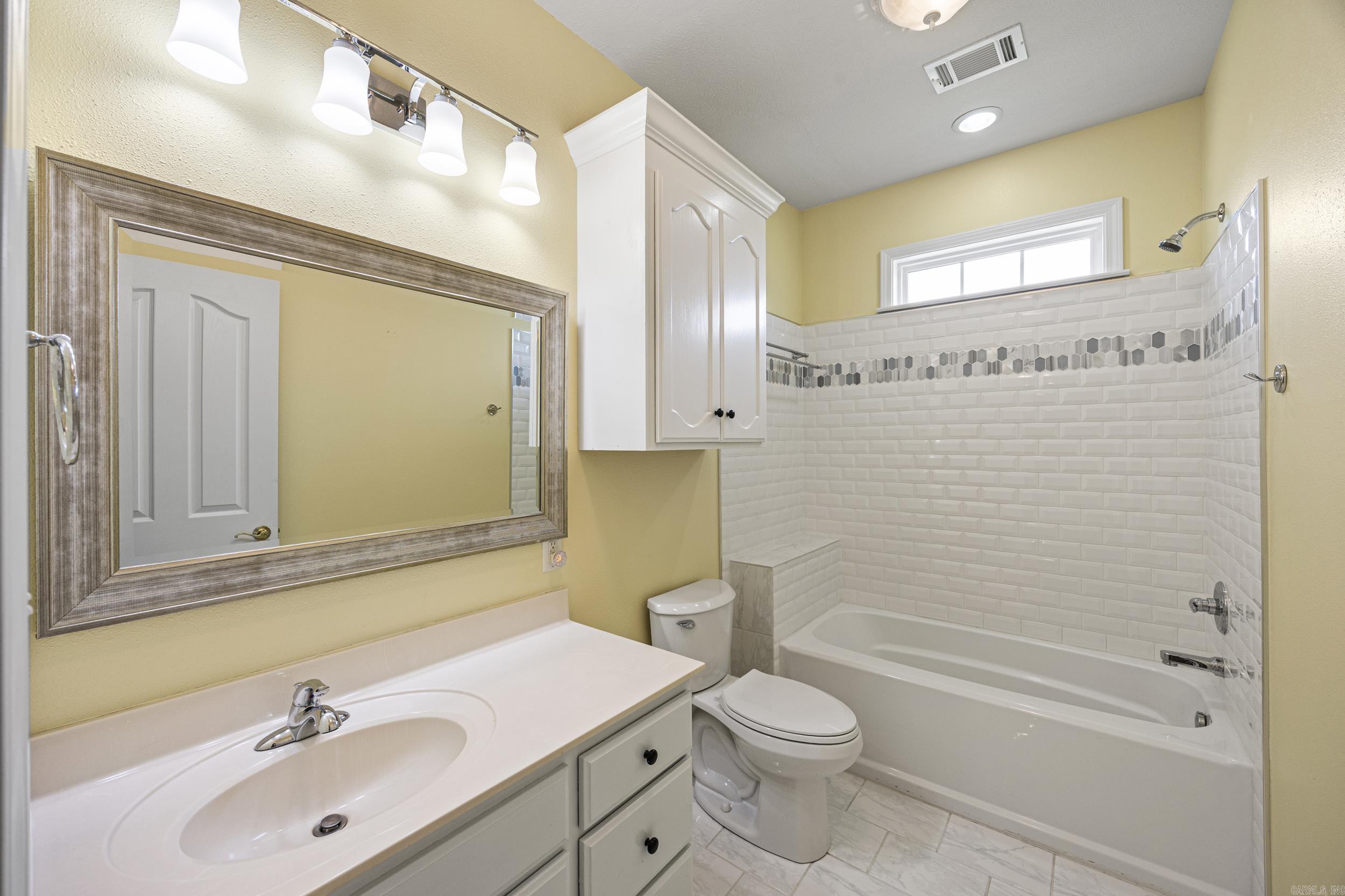 1707 Holloway  Morrilton, AR