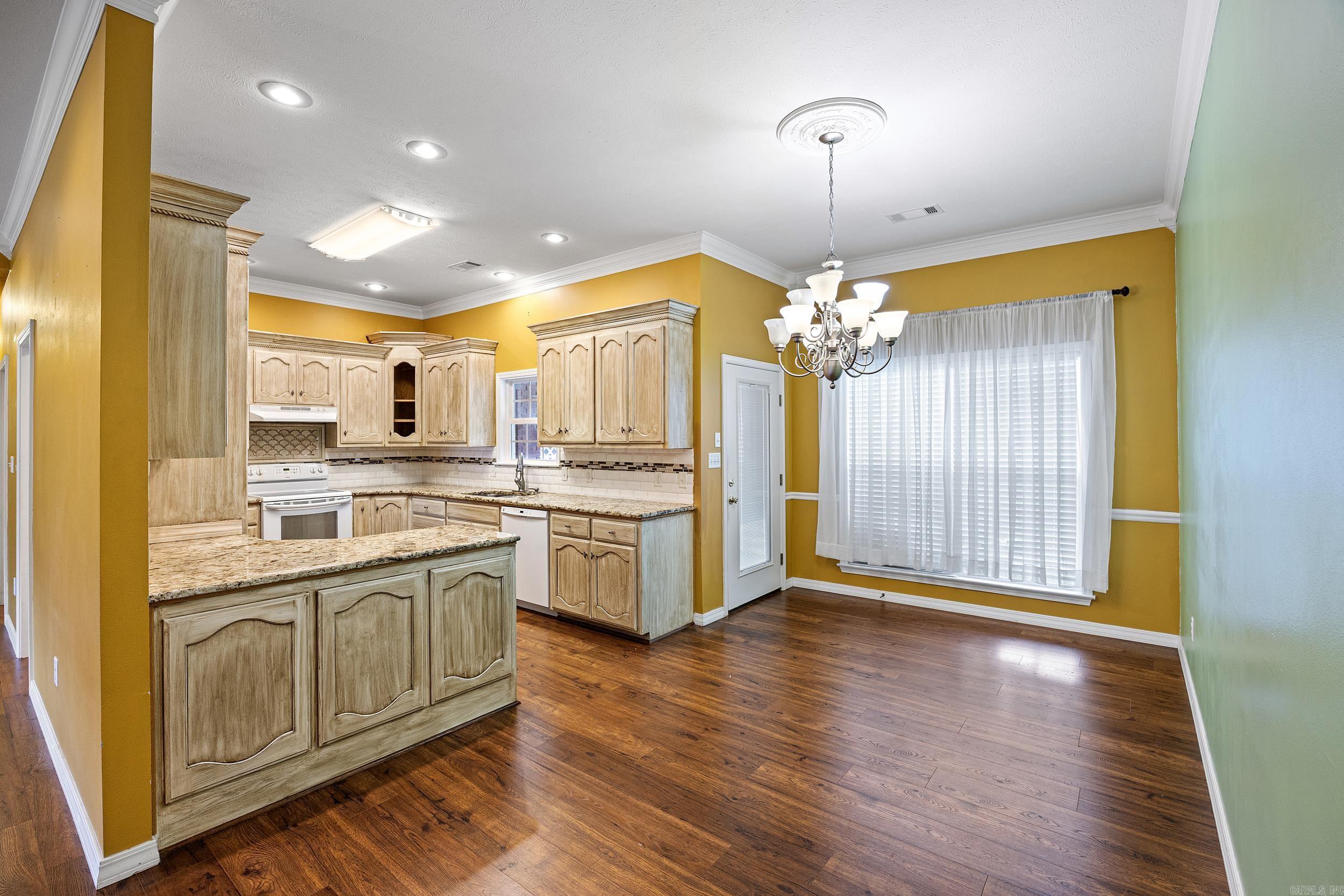 1707 Holloway  Morrilton, AR