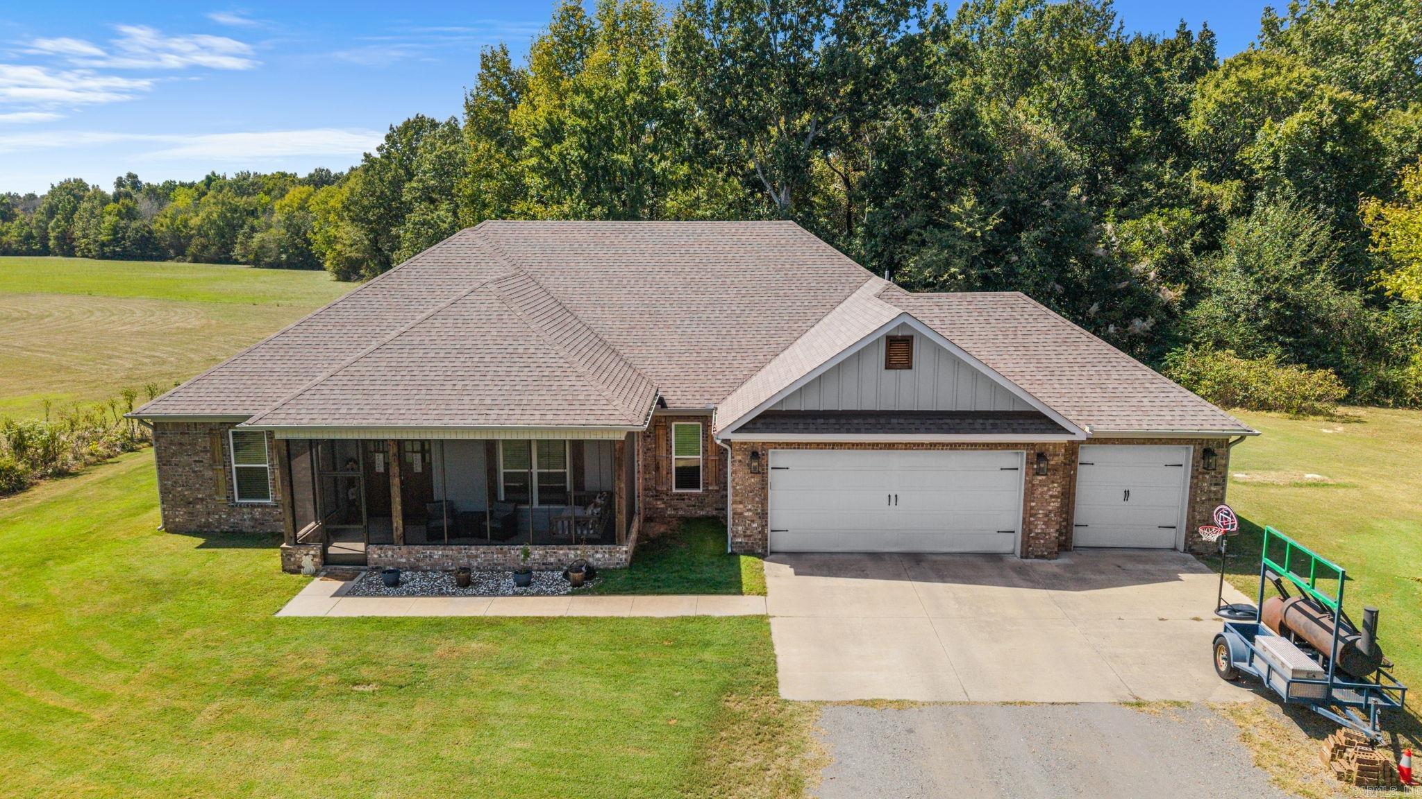 1176 Hwy. 31 S. — exterior