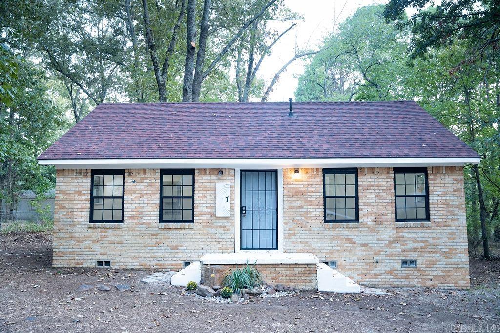 7 Bay Street — exterior