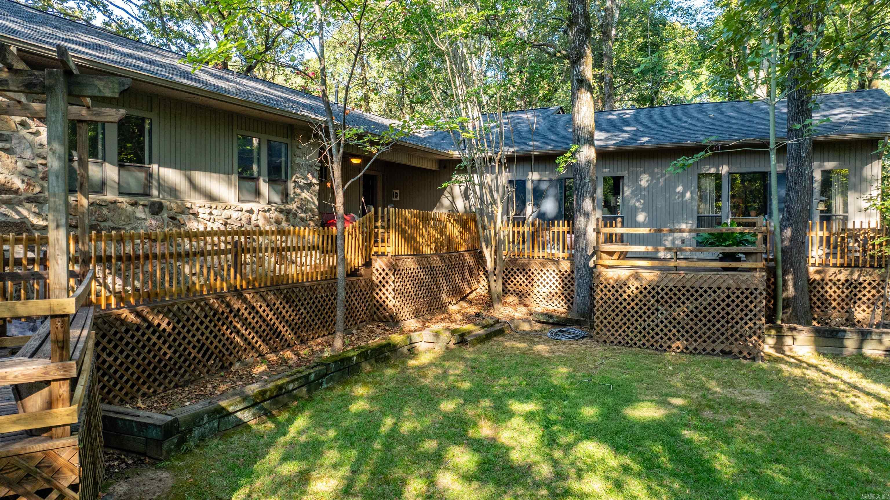 7601 Flintrock Road — exterior