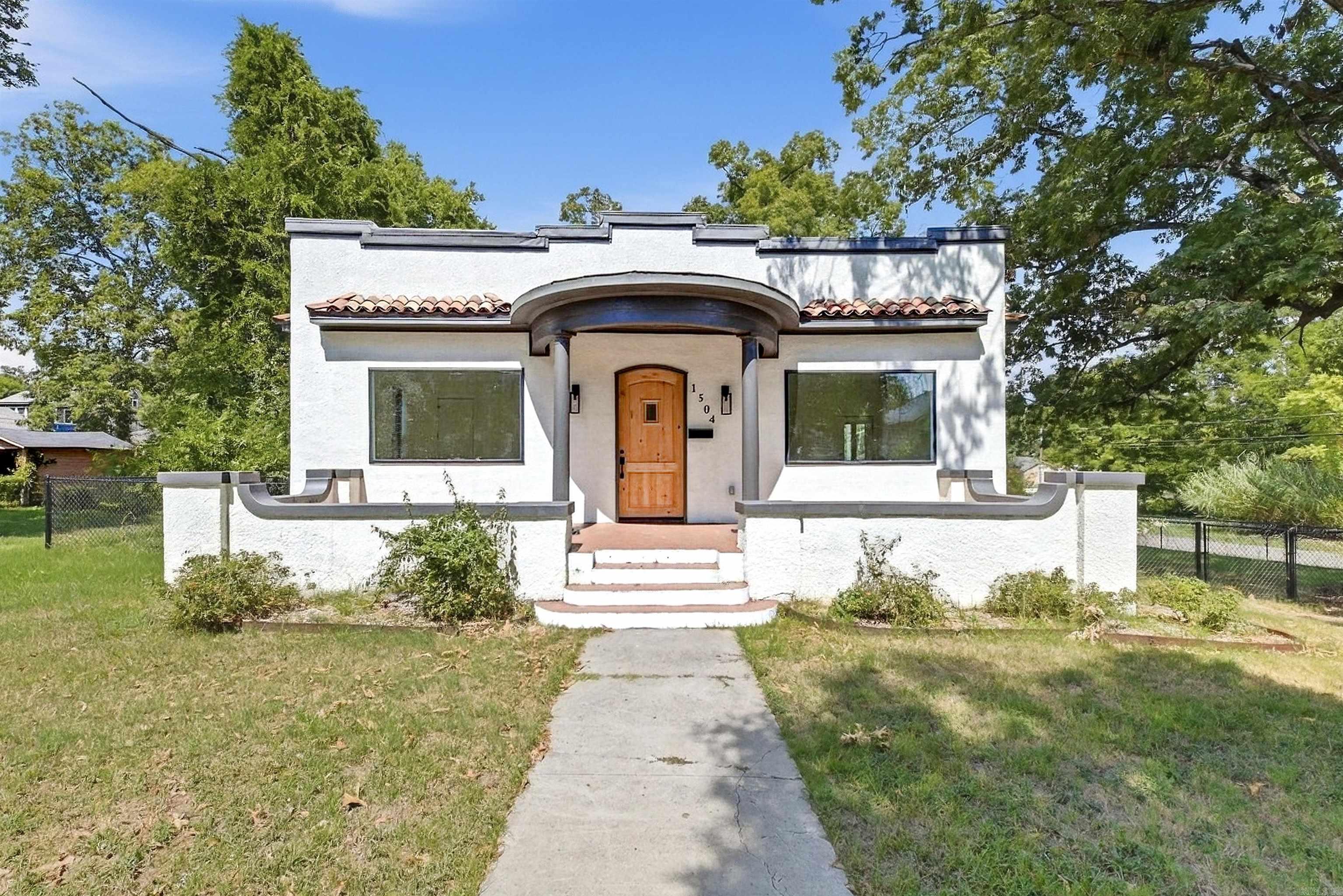 1504 W 22nd Street — exterior