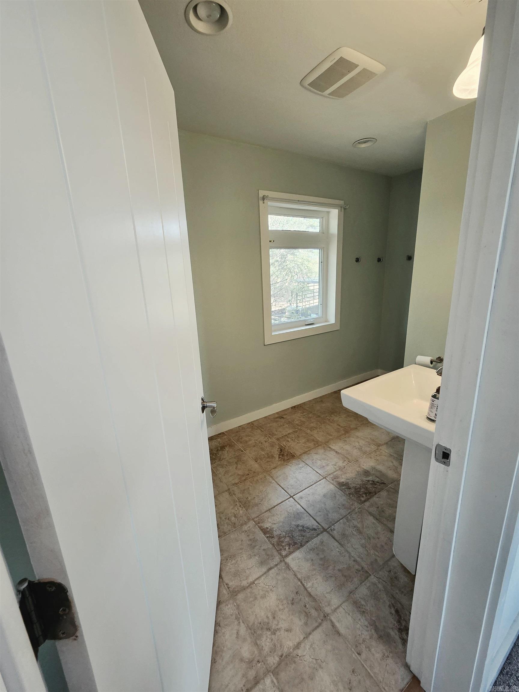 5401 Crestwood Lane Ozark, AR 72949
