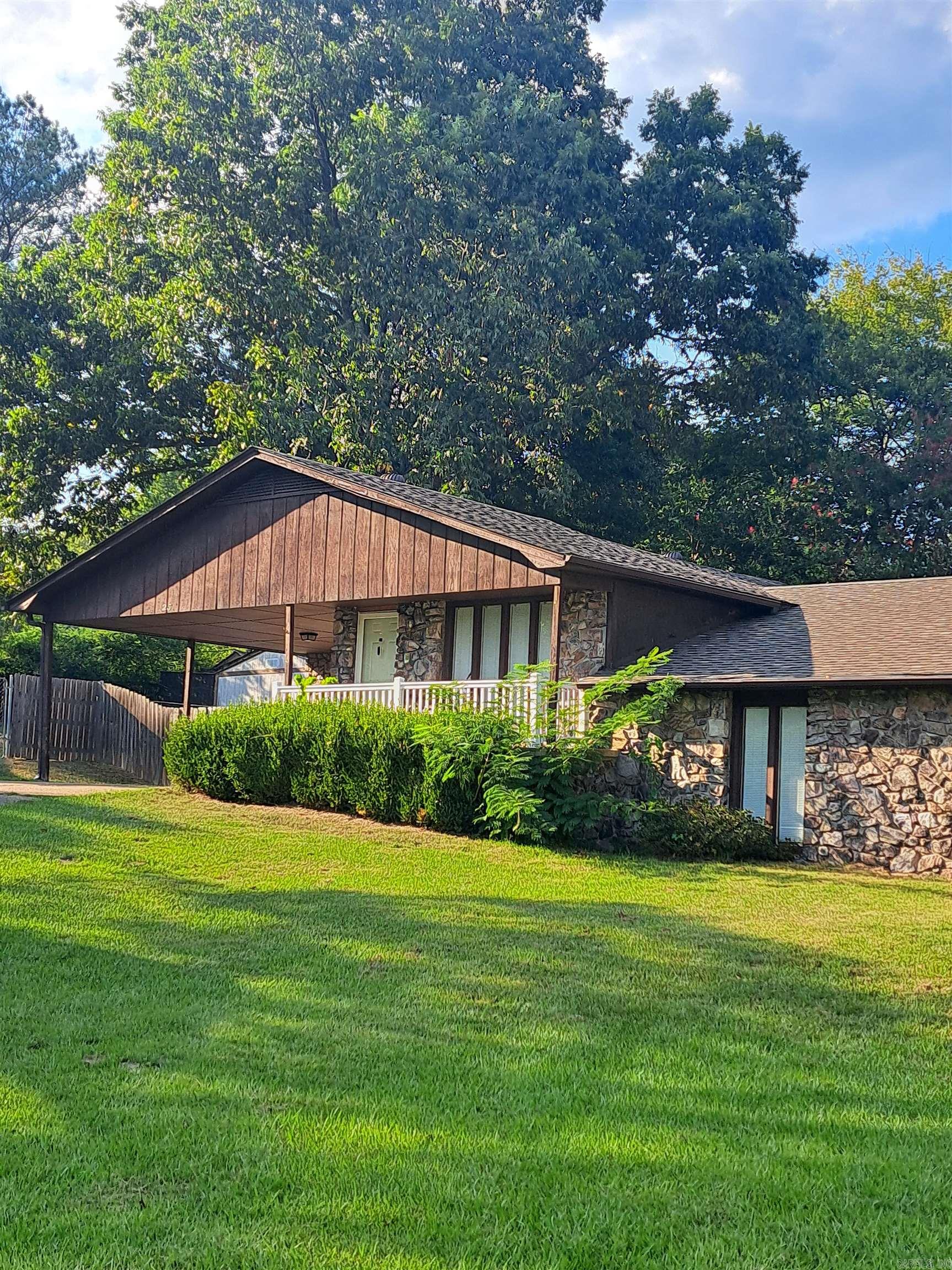 25 Arcadia Circle — exterior
