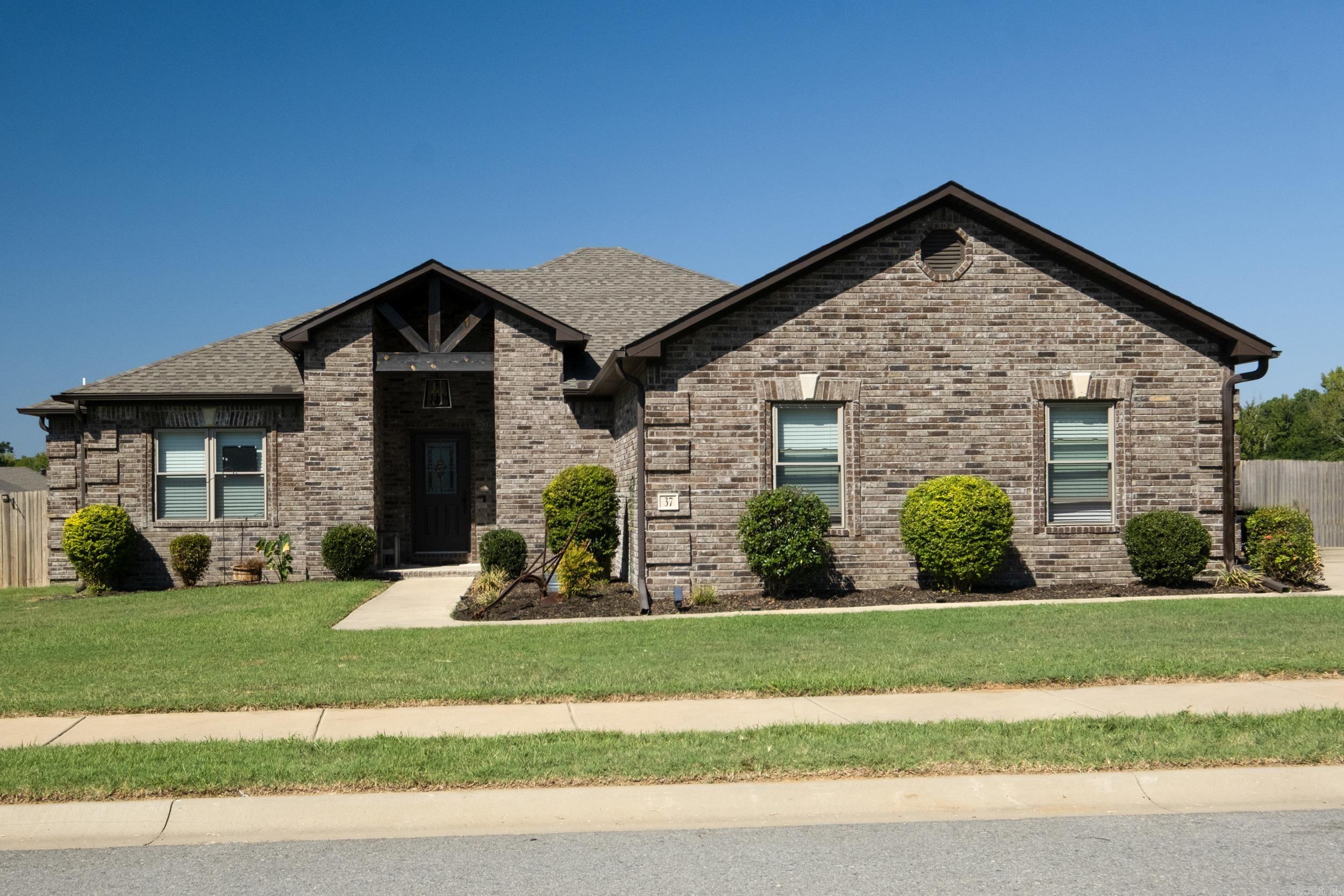 37 Aberdeen Dr — exterior