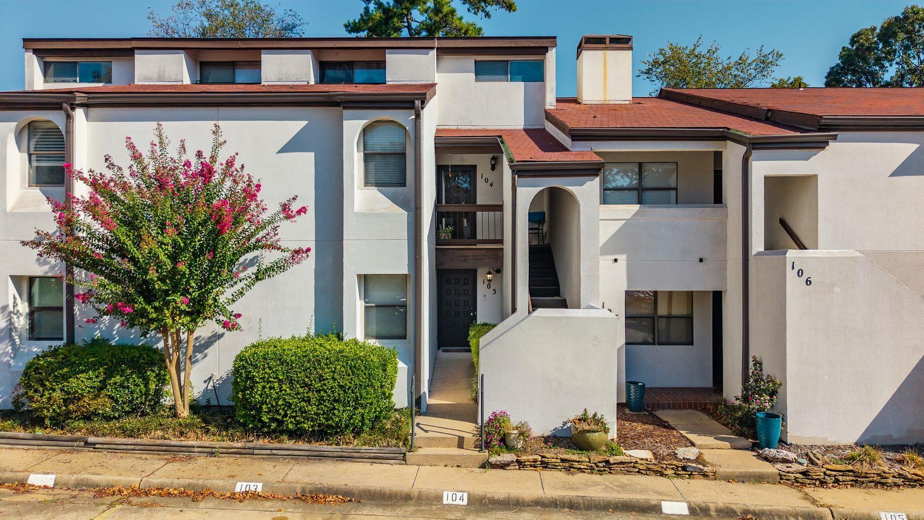 301 Kings Row #103 Drive — exterior