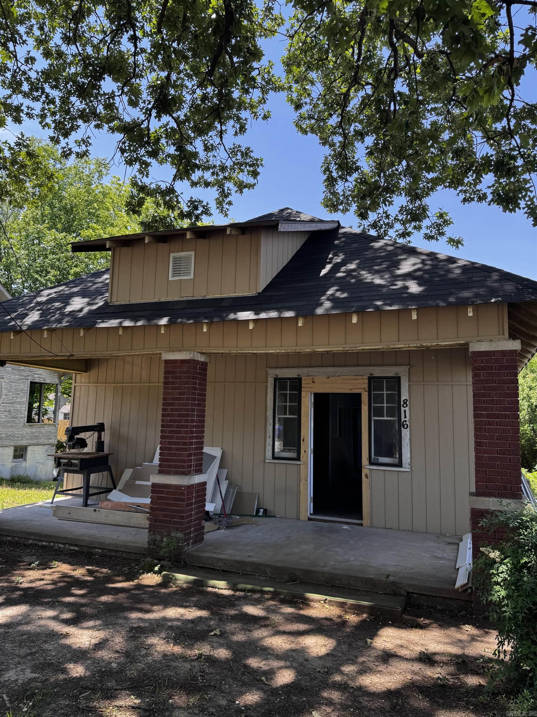 816 Dennison Street — exterior