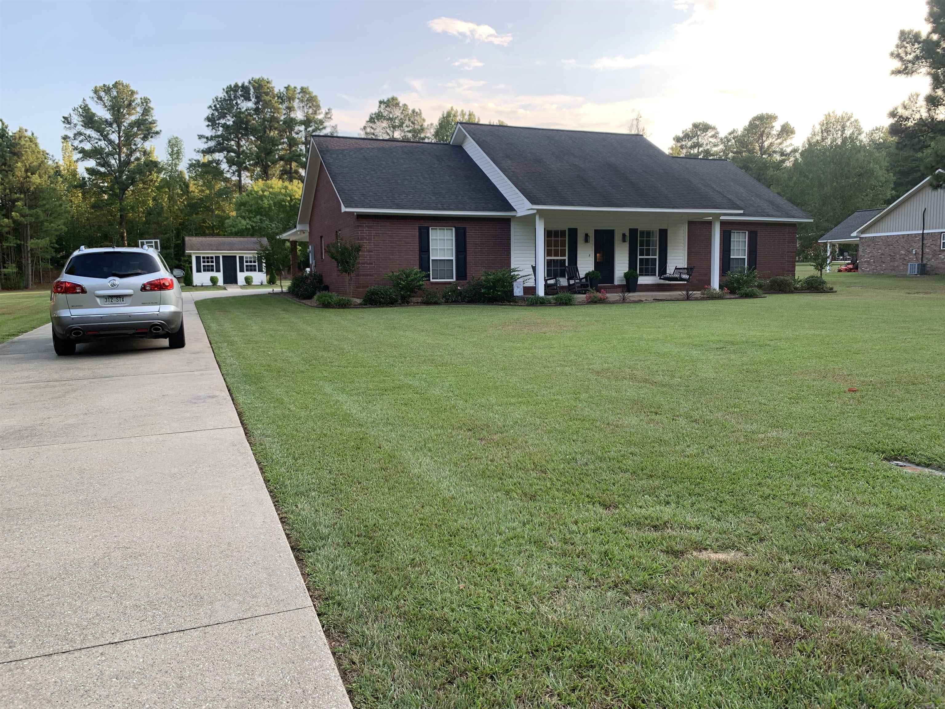 141 N Deerfield Dr  Monticello, AR