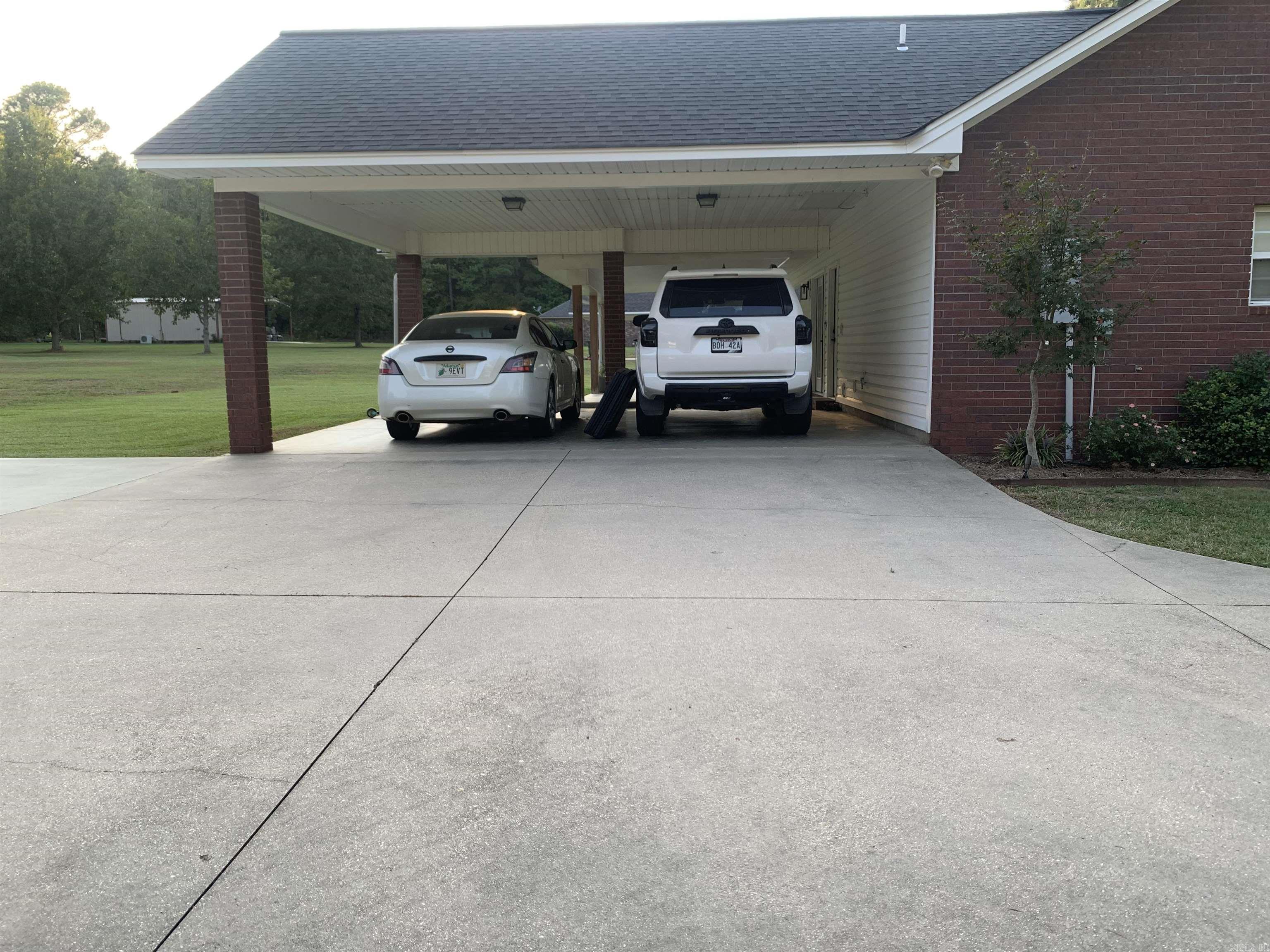 141 N Deerfield Dr  Monticello, AR