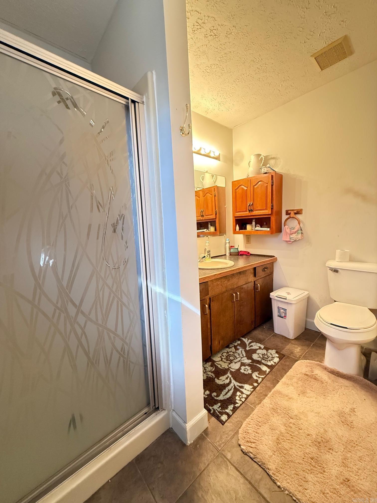 Bedroom 1 on suite bathroom