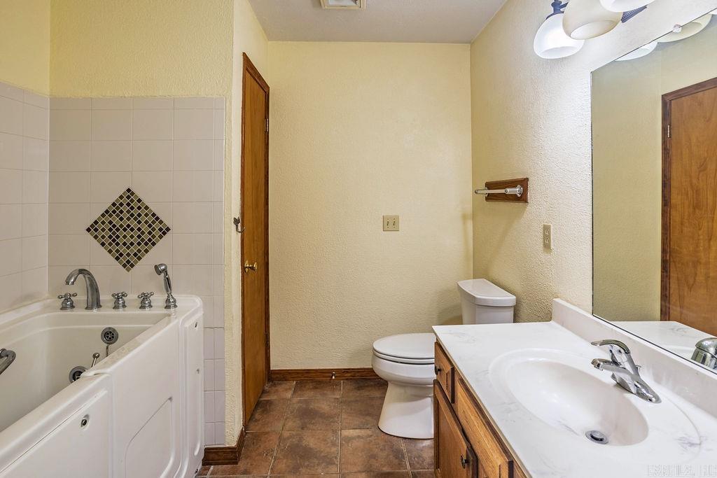 4 Oak Meadow Cove