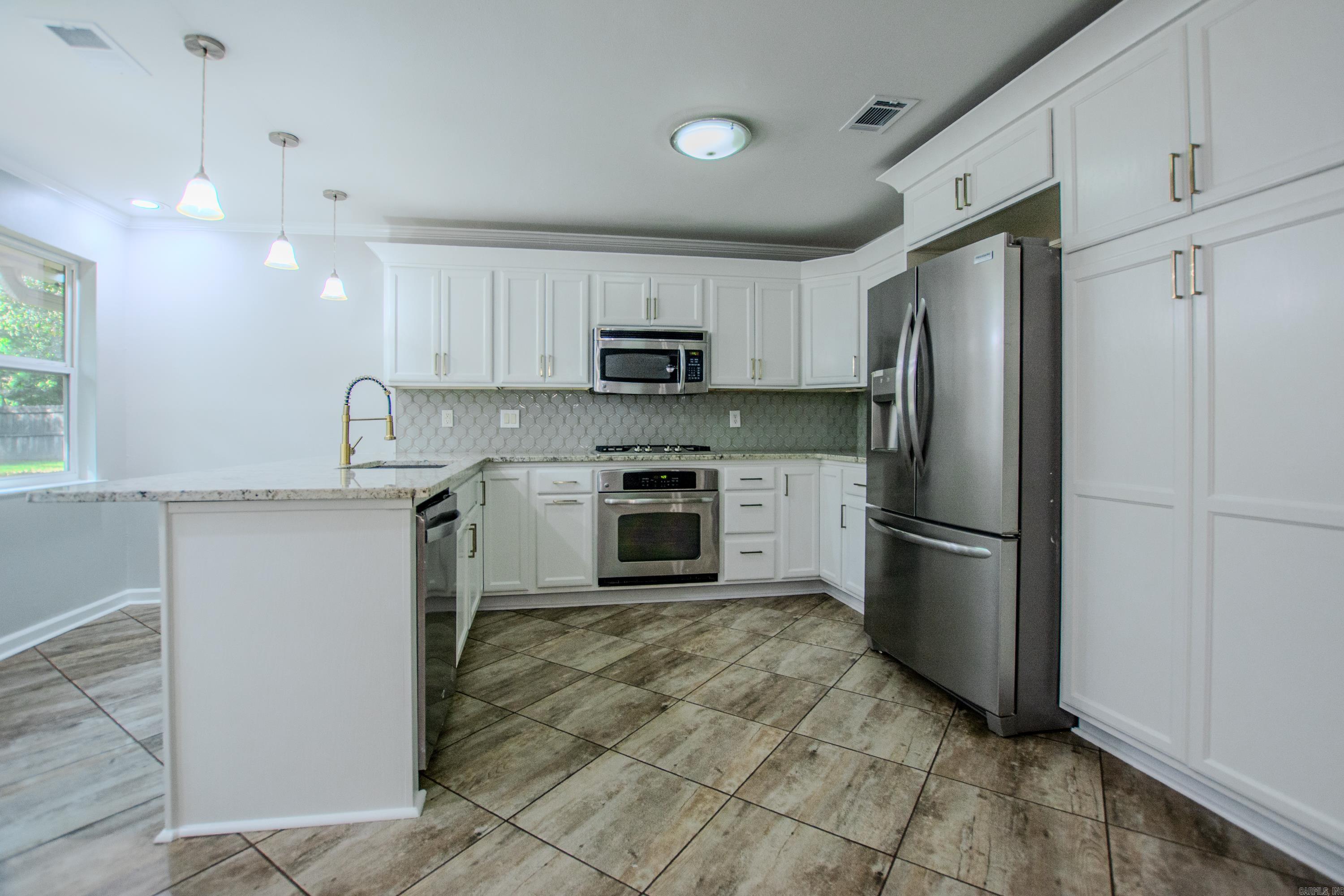 2201 S Fox Trl  Benton, AR