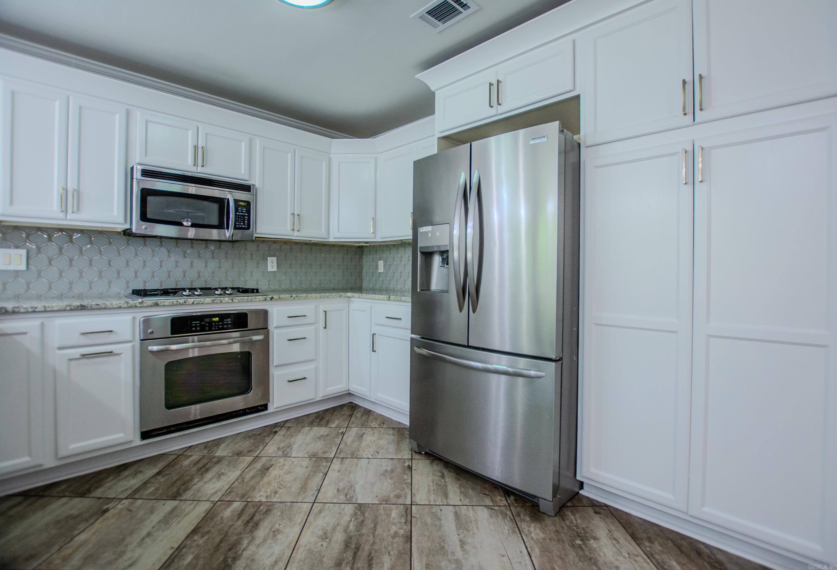 2201 S Fox Trl  Benton, AR
