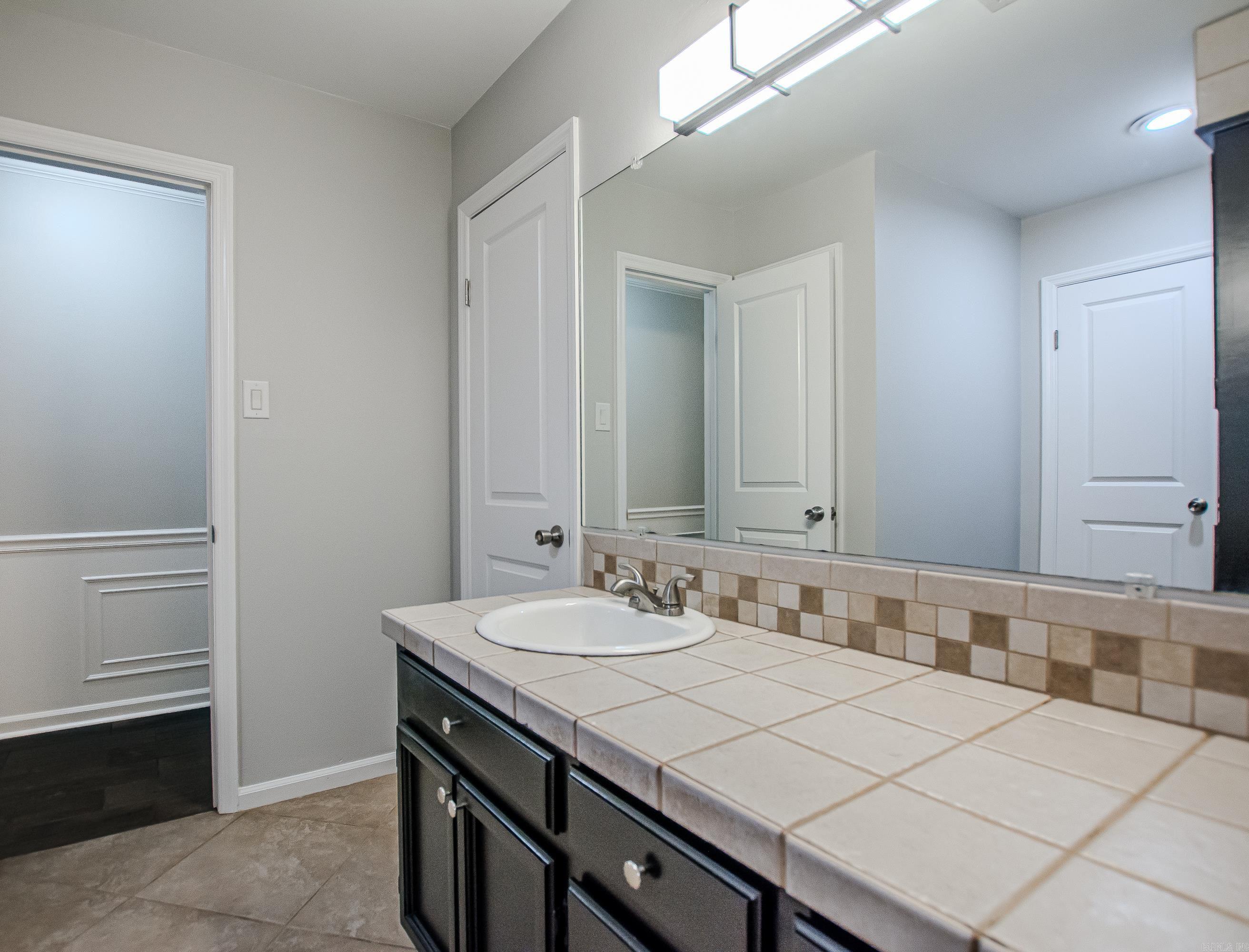 2201 S Fox Trl  Benton, AR