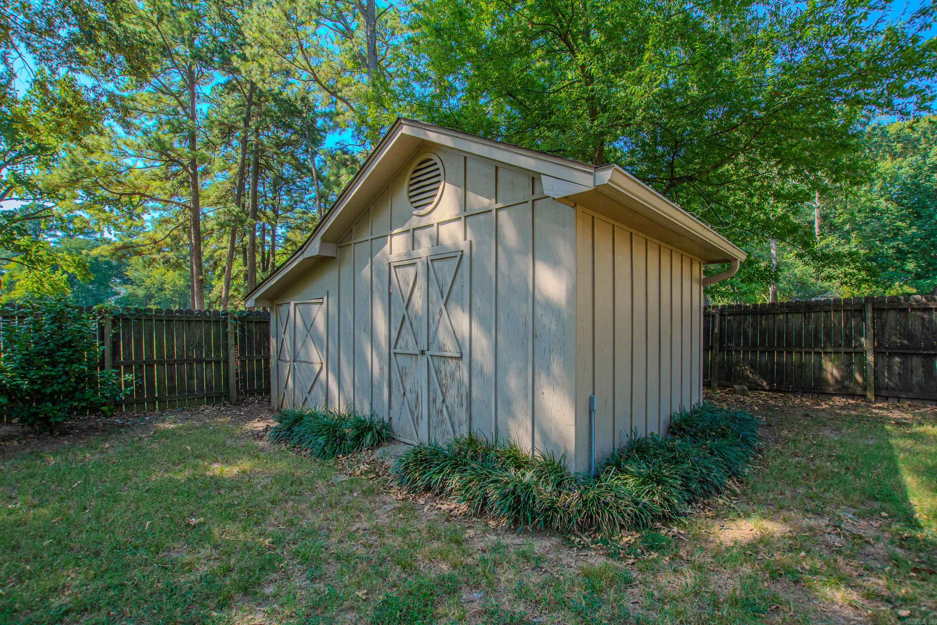 2201 S Fox Trl  Benton, AR