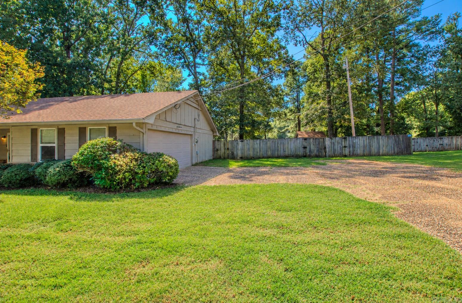 2201 S Fox Trl  Benton, AR