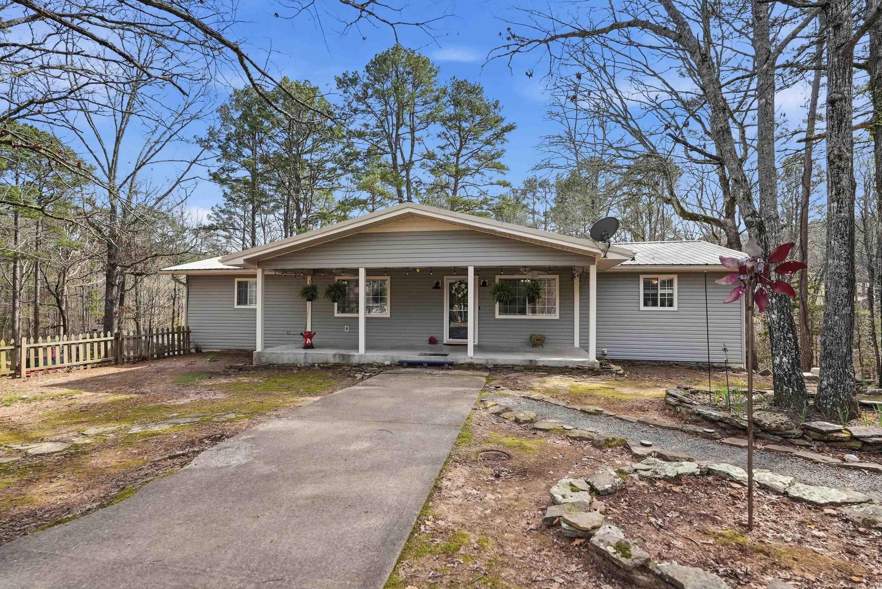 110 Cliff Court — exterior