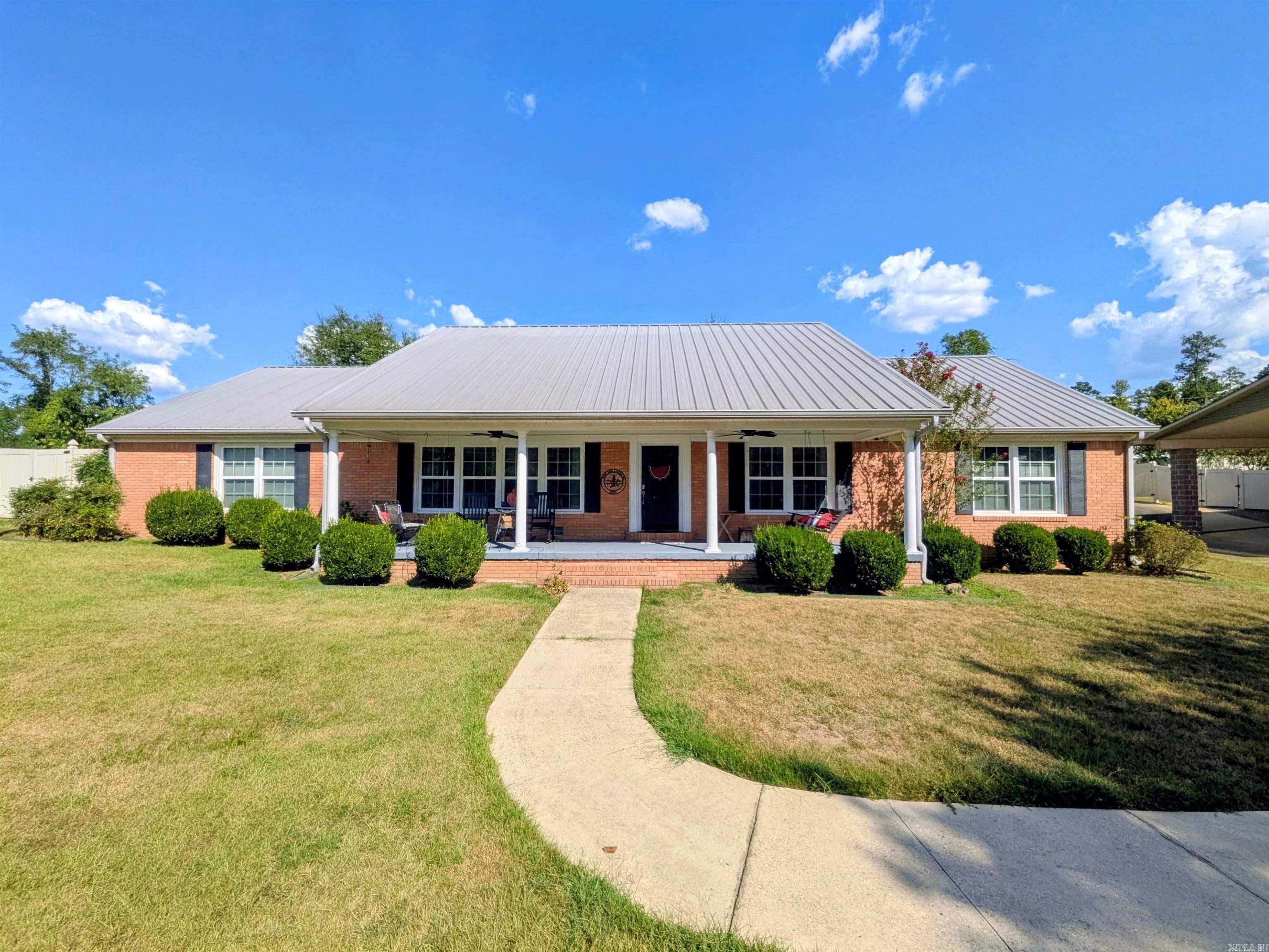 963  Ridgeview  Camden, AR