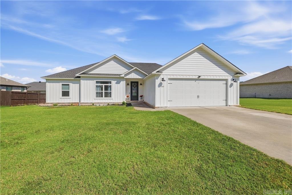 303 Promenade Cir  Russellville, AR