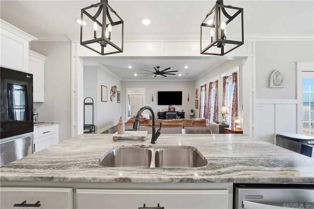 303 Promenade Cir  Russellville, AR