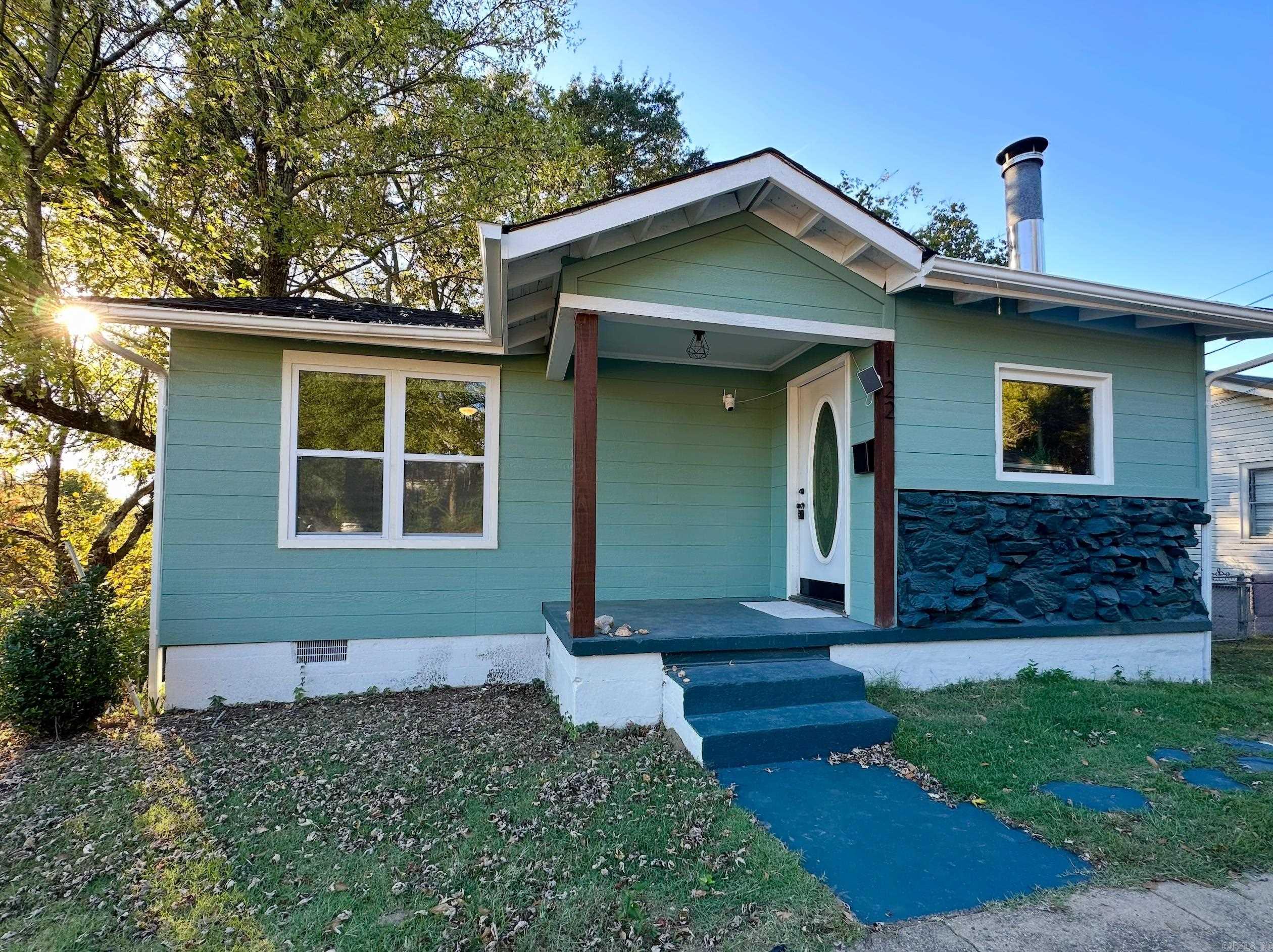 122 West Drive — exterior