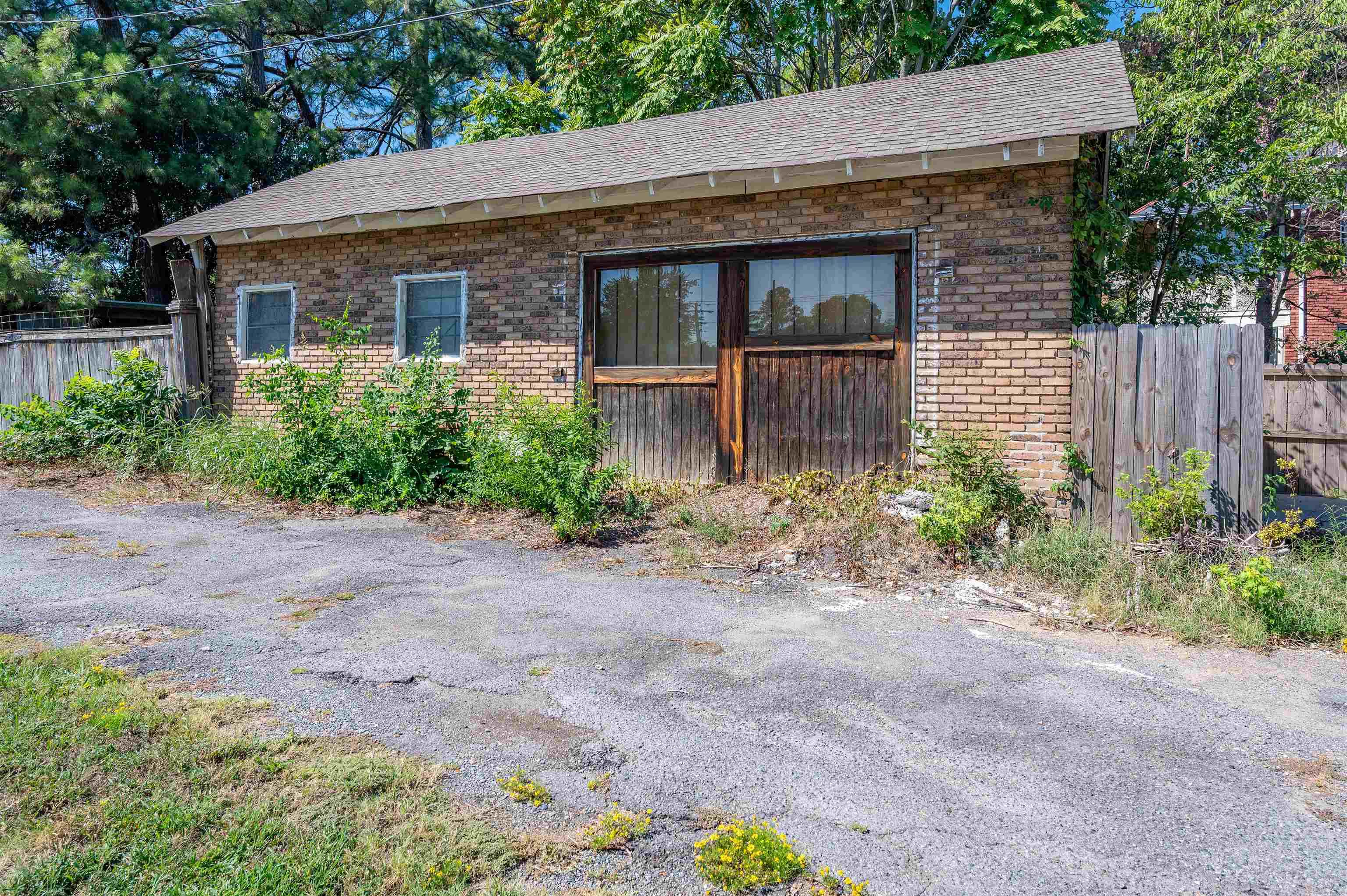 2121 S Louisiana  Little Rock, AR