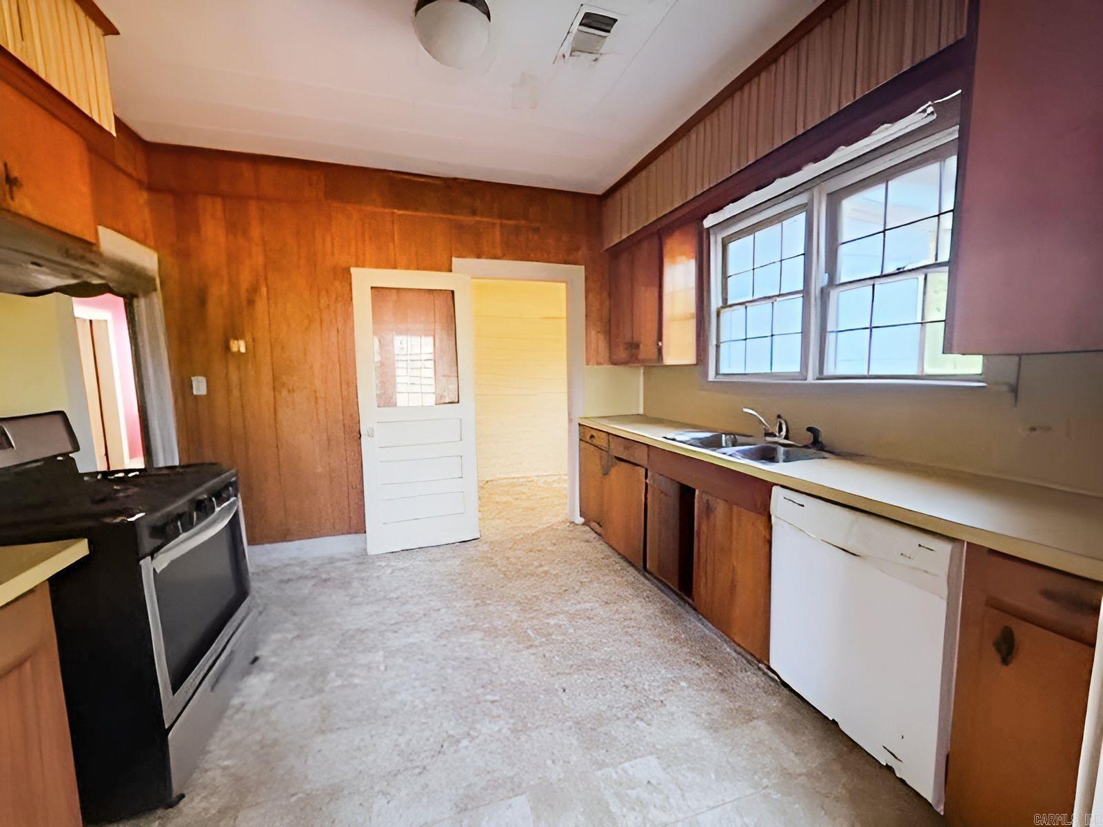 131 W 1st  Junction City, AR