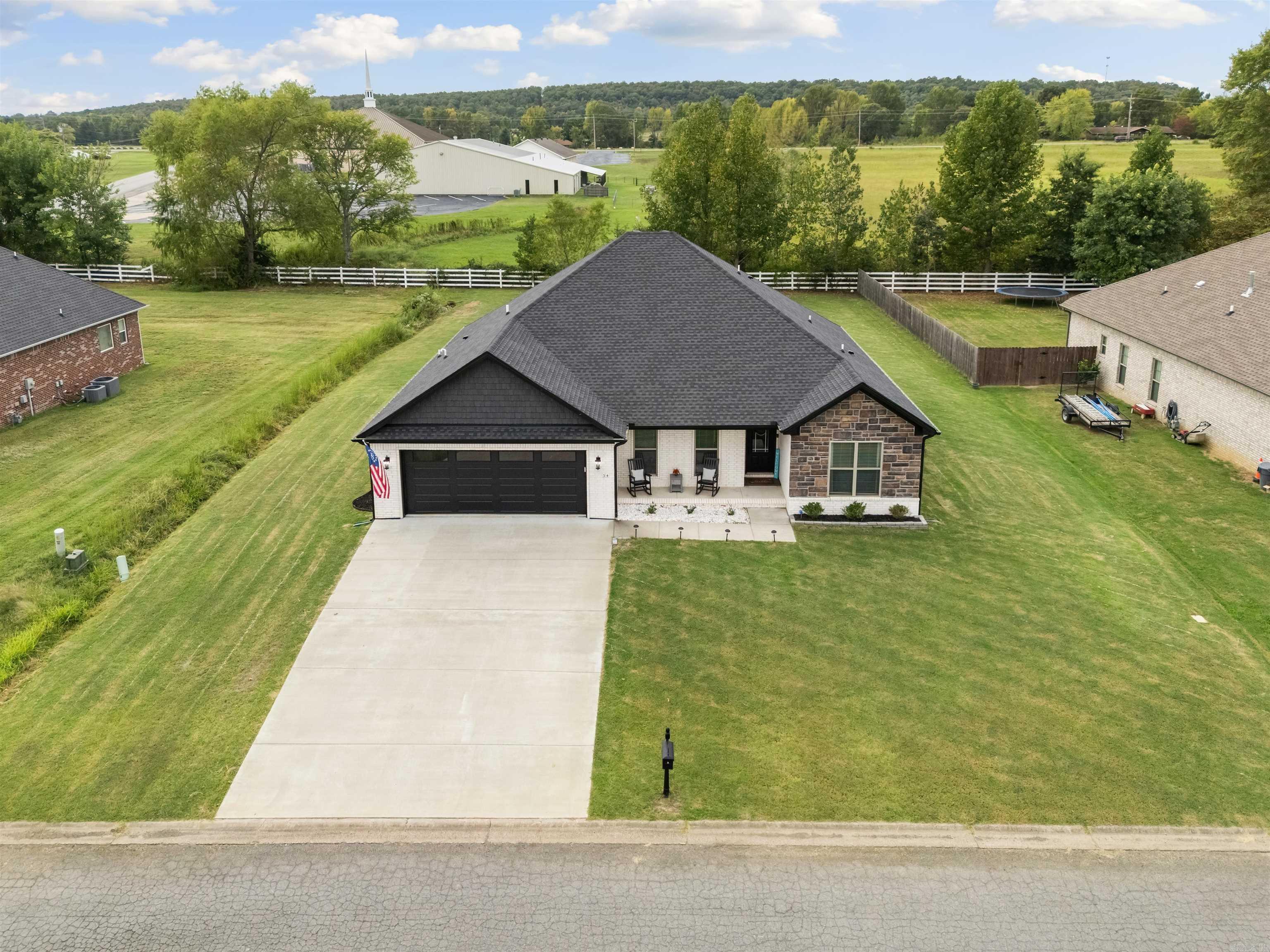 34 Thoroughbred Drive Vilonia, AR 72173