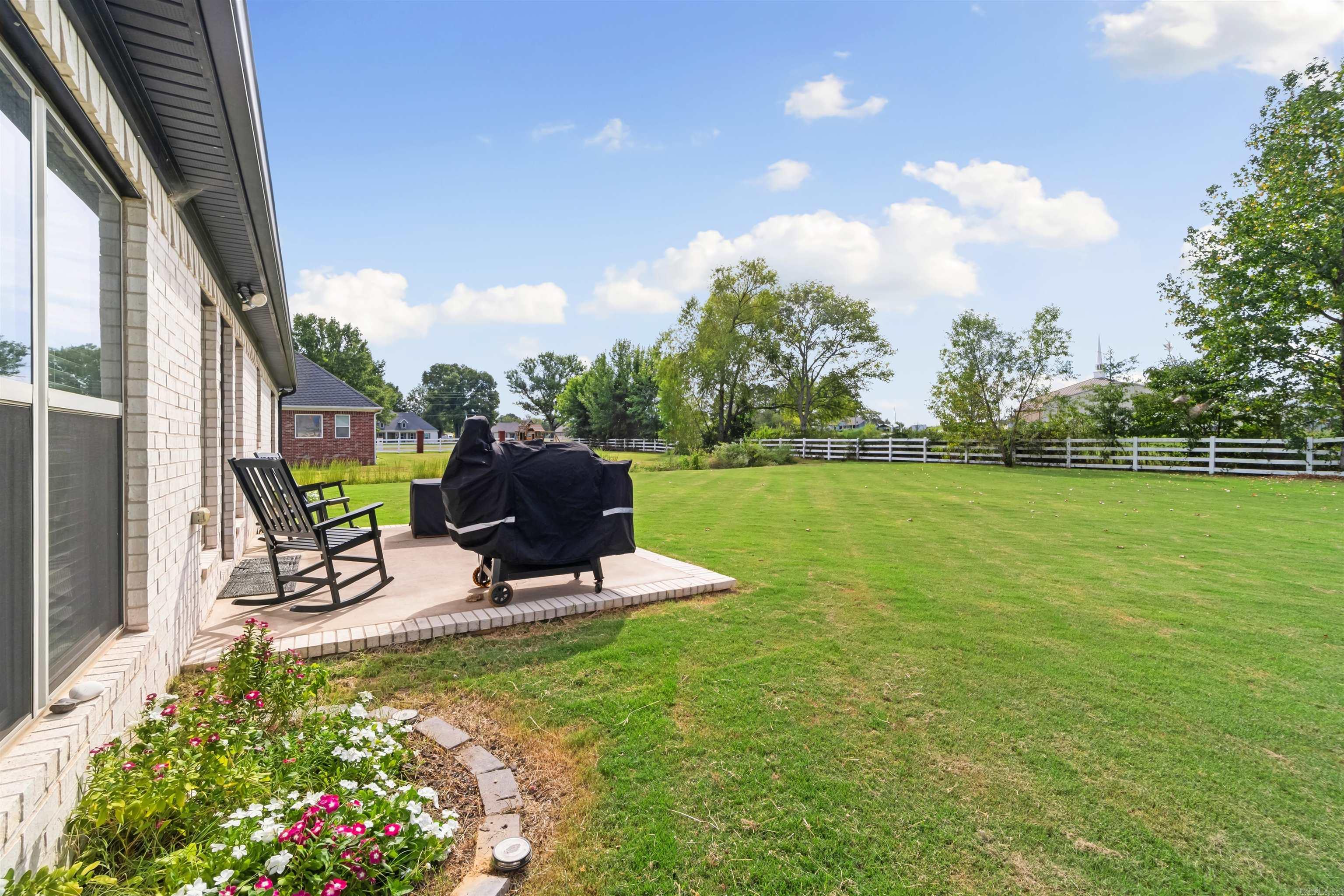 34 Thoroughbred Drive — photo 4