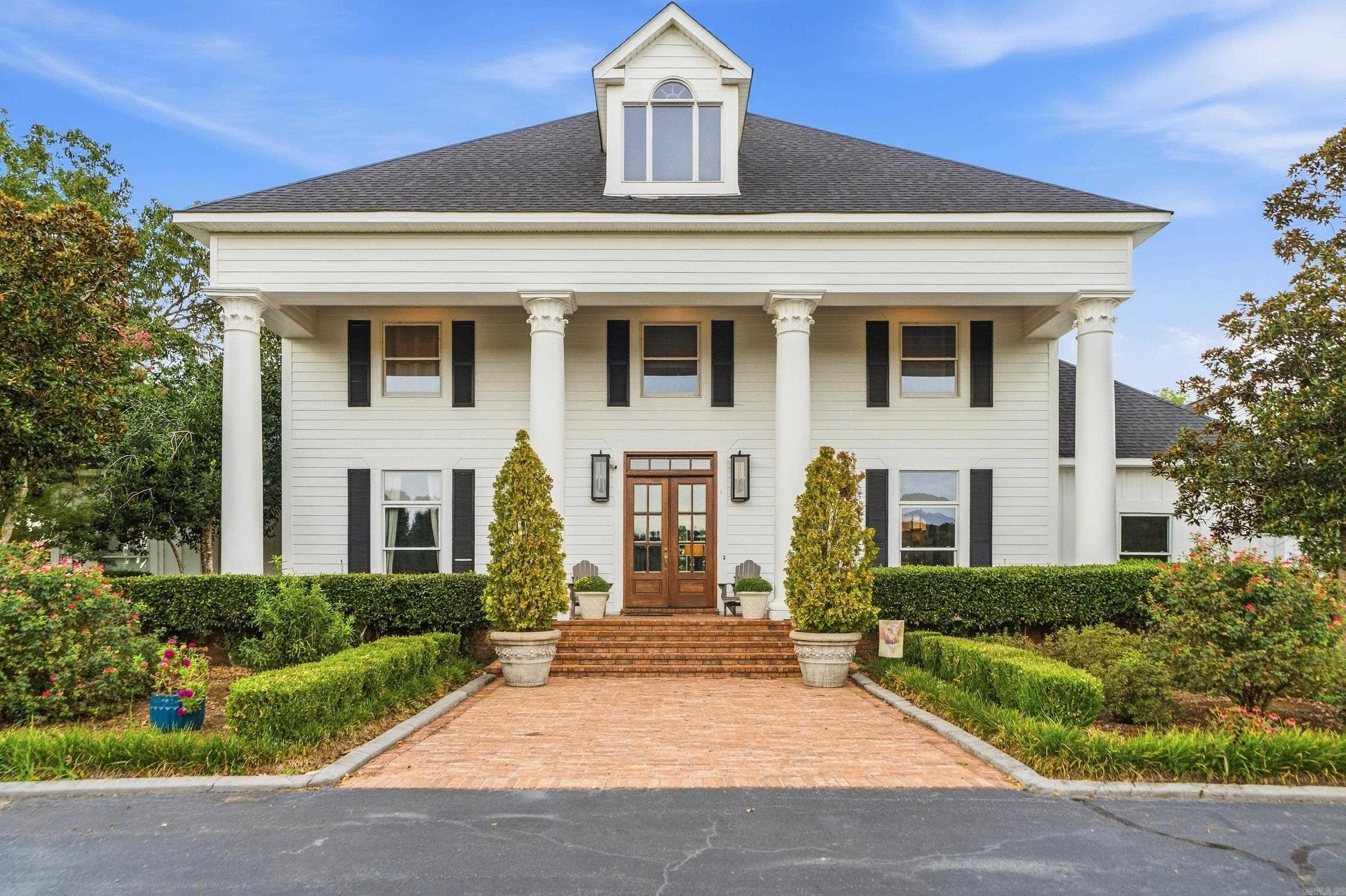 1090 Lookout Mountain — exterior