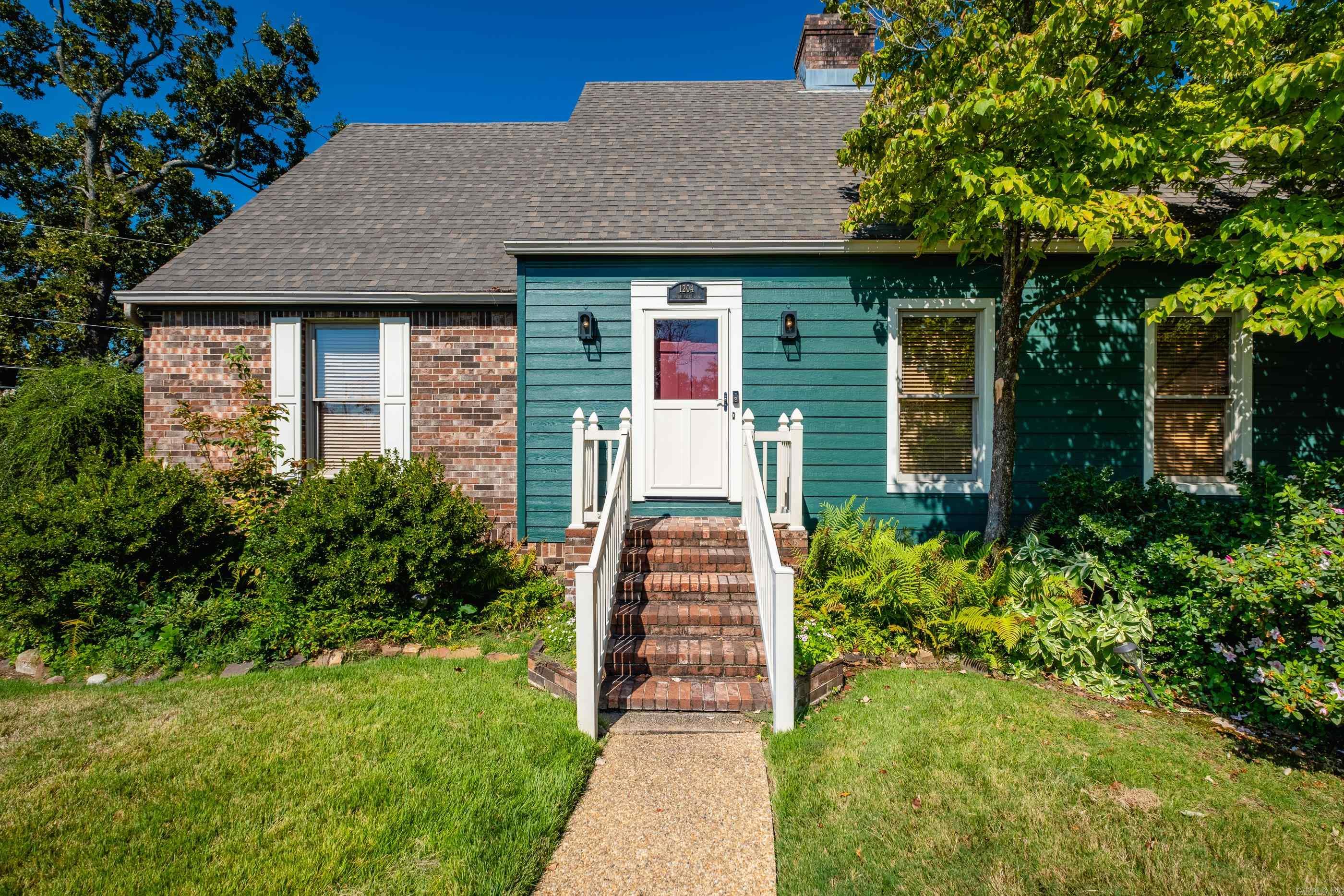 1204 North Point Lane — exterior