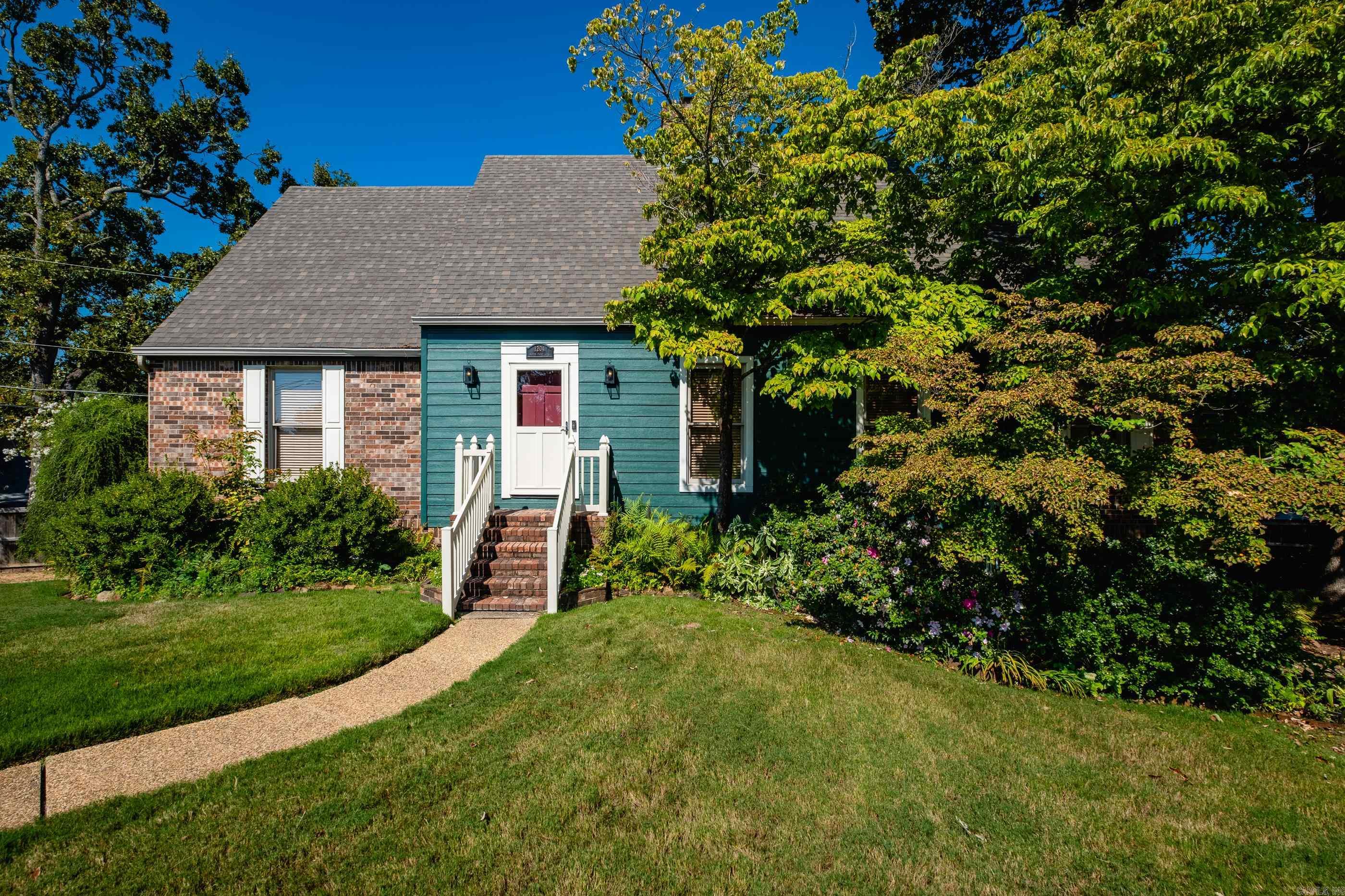 1204 North Point Lane — photo 2