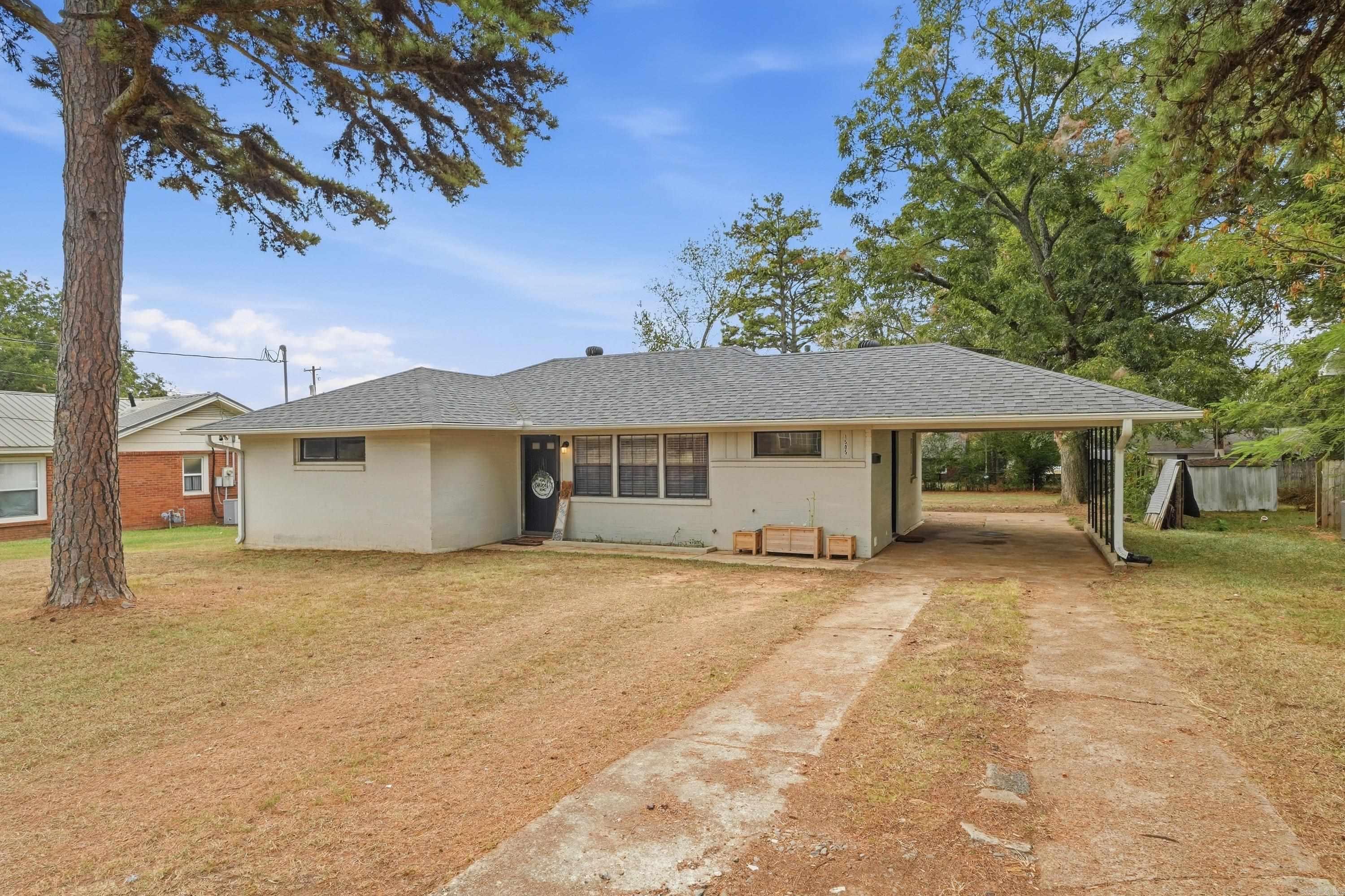 1505 Tulip Avenue — exterior