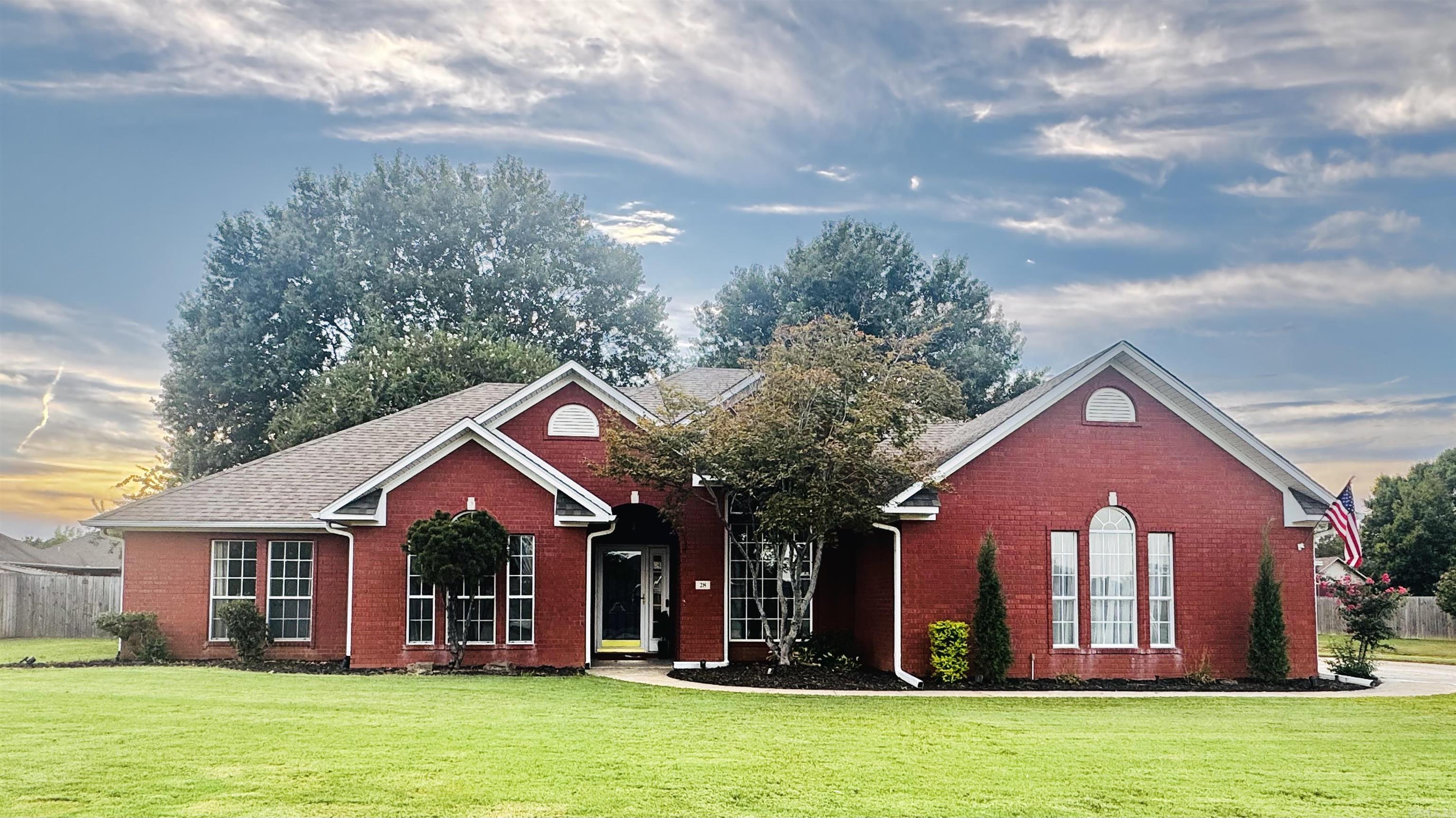 28 Weaver Circle — exterior