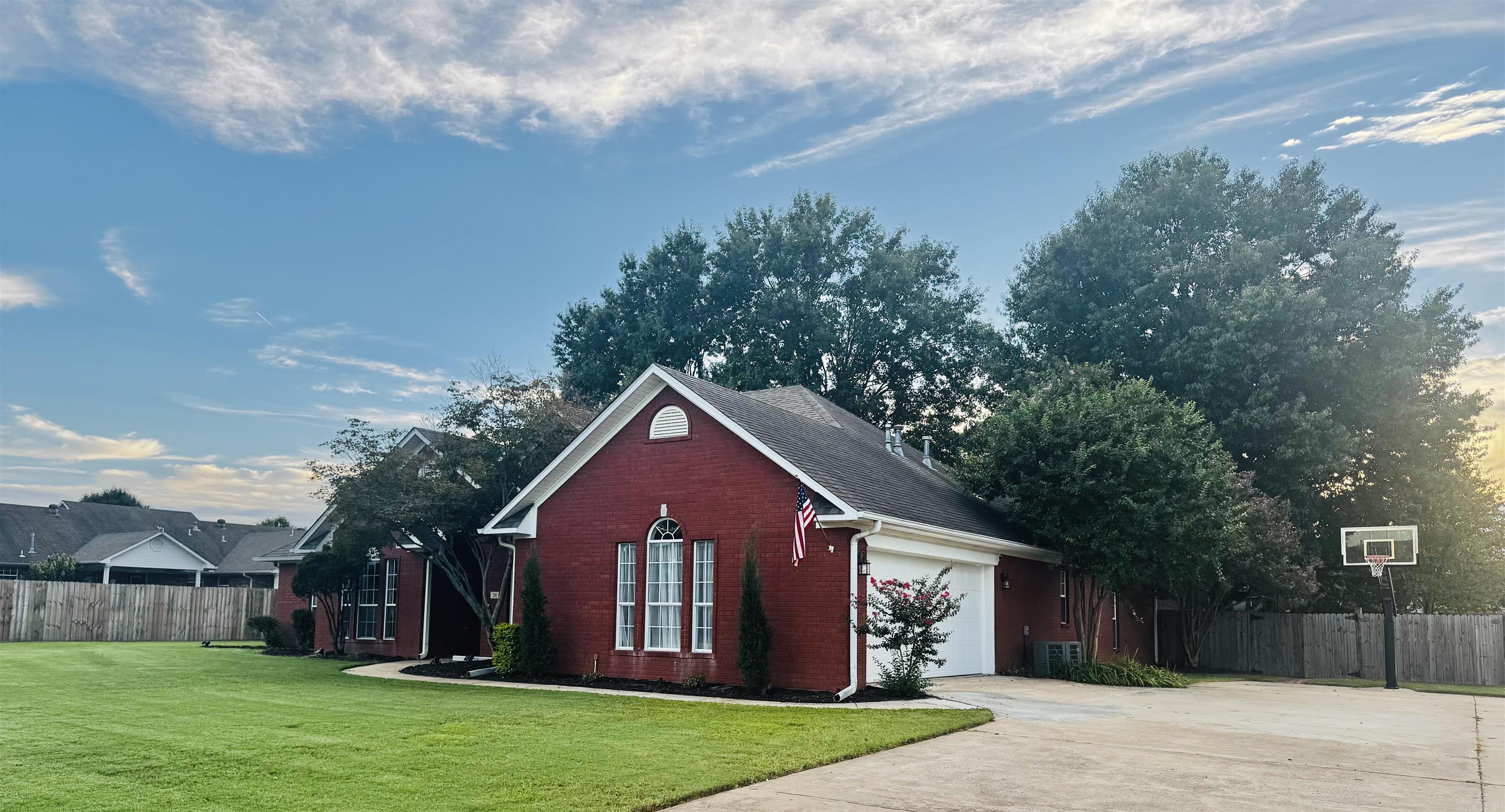 28 Weaver Circle — photo 2