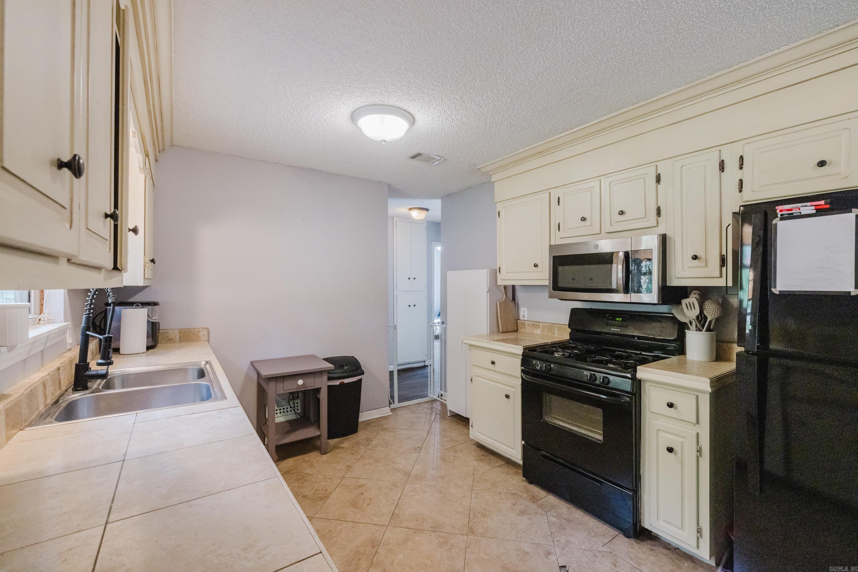 2322 wright  Benton, AR