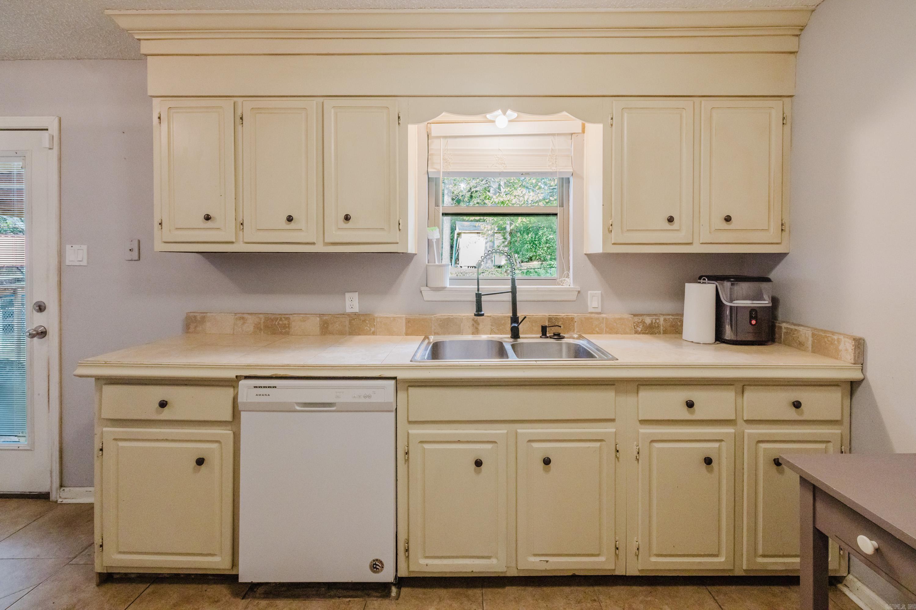 2322 wright  Benton, AR