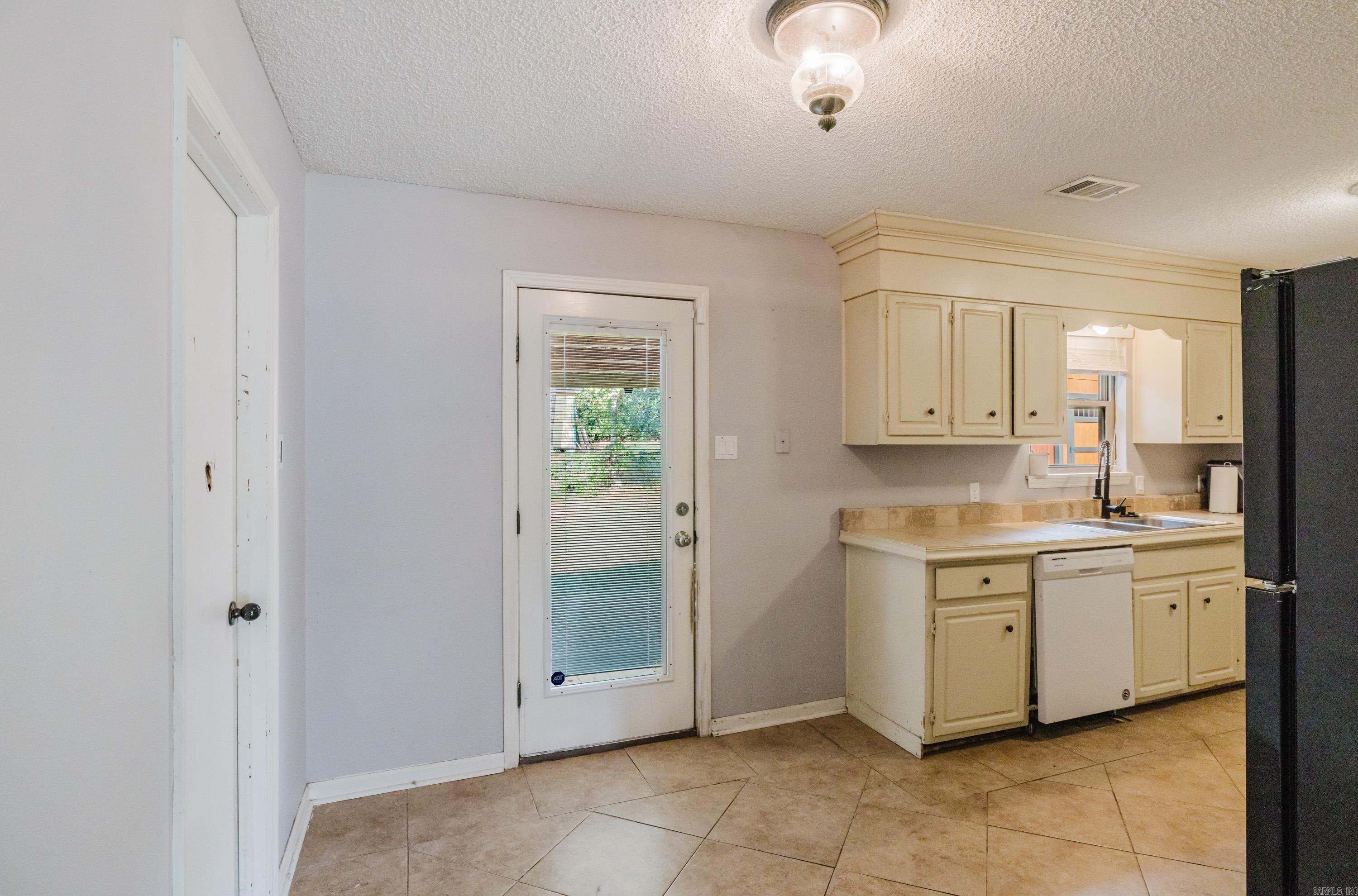 2322 wright  Benton, AR