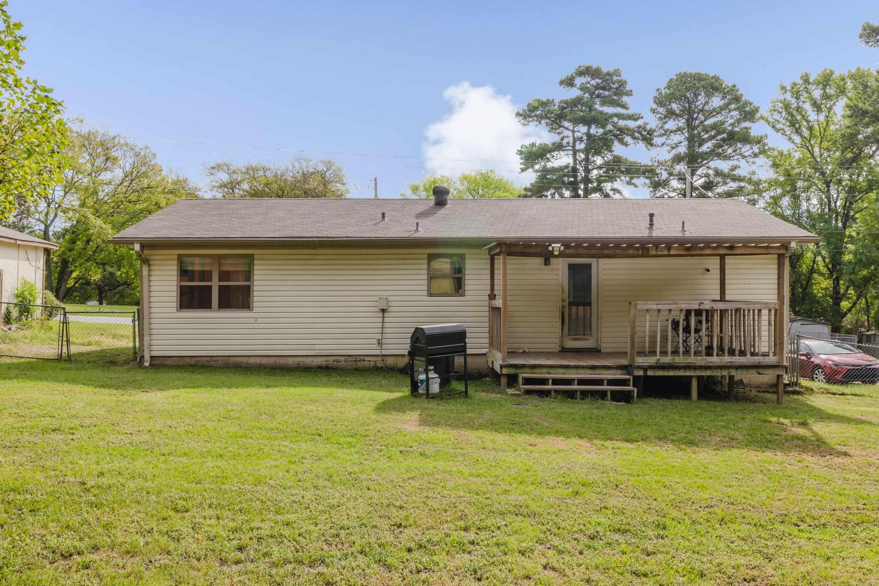 2322 wright  Benton, AR