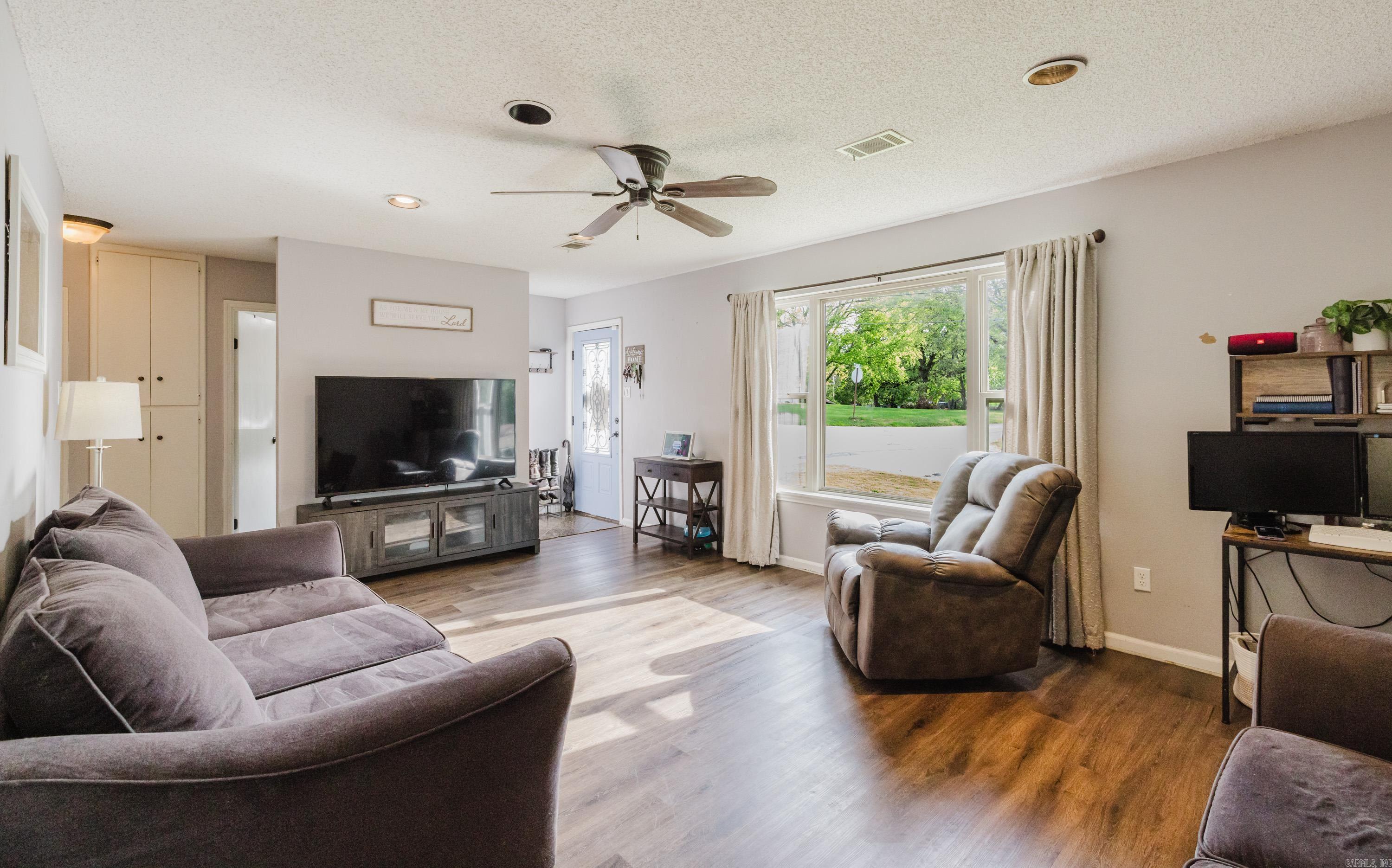 2322 wright  Benton, AR