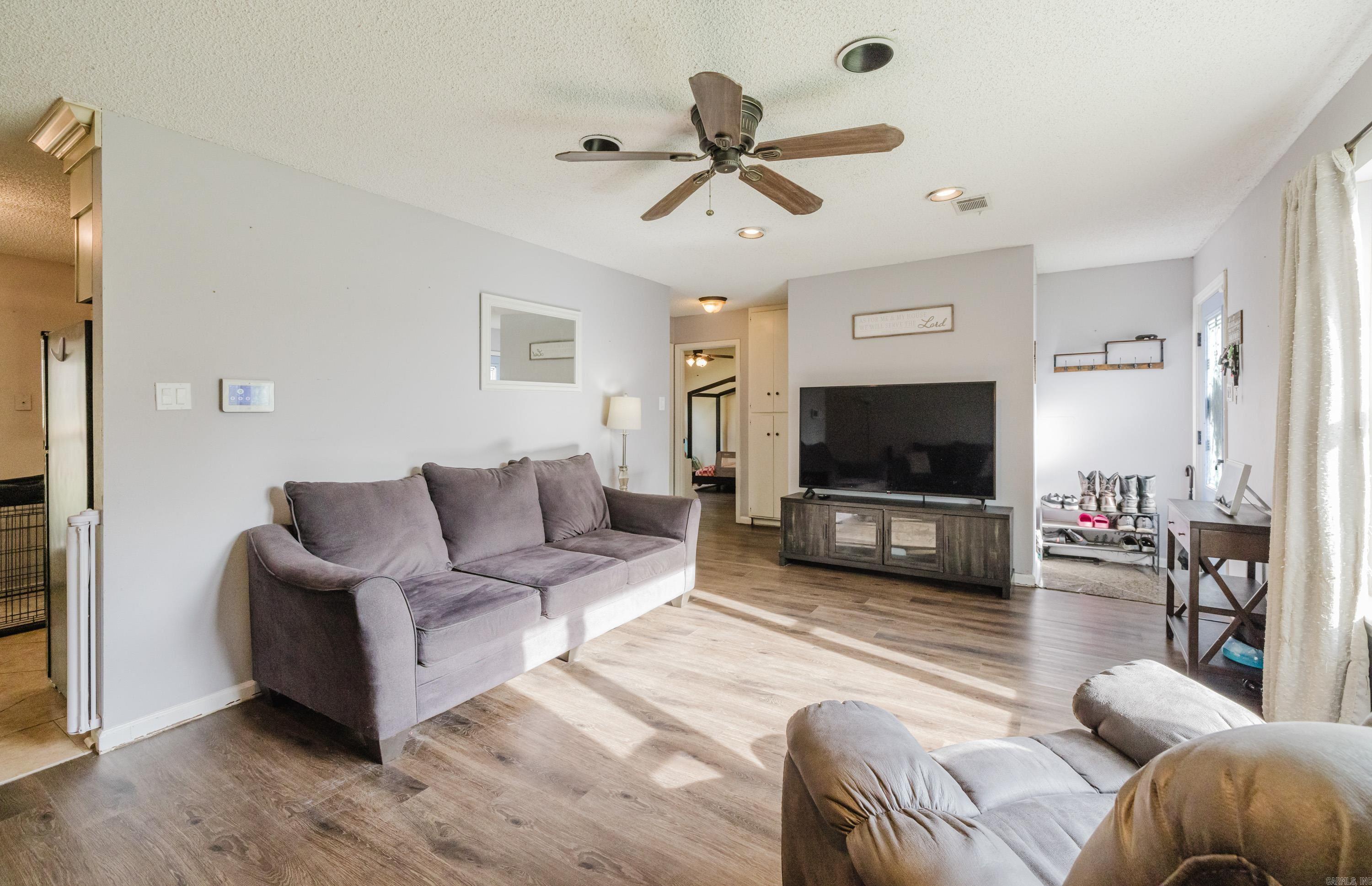 2322 wright  Benton, AR