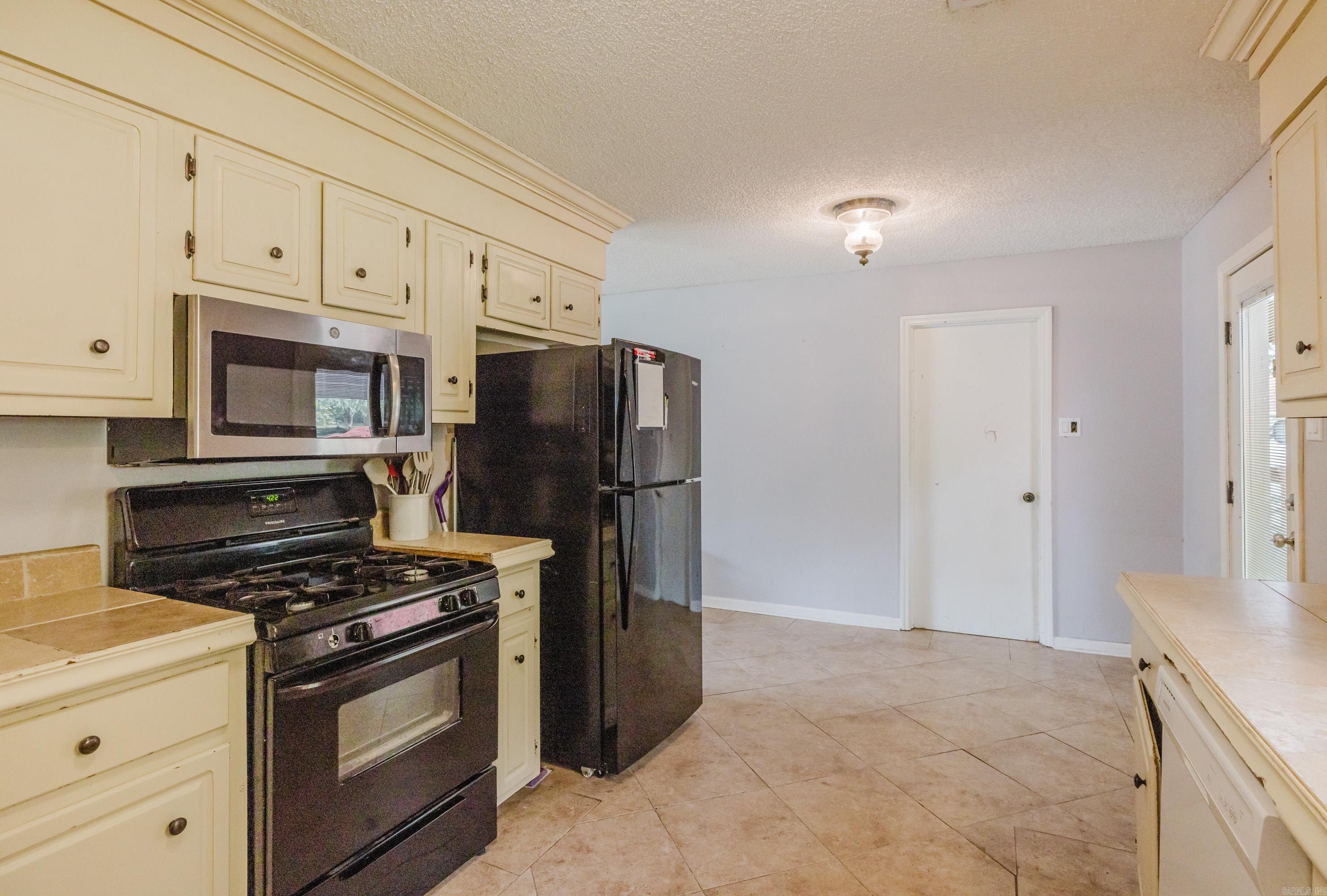 2322 wright  Benton, AR