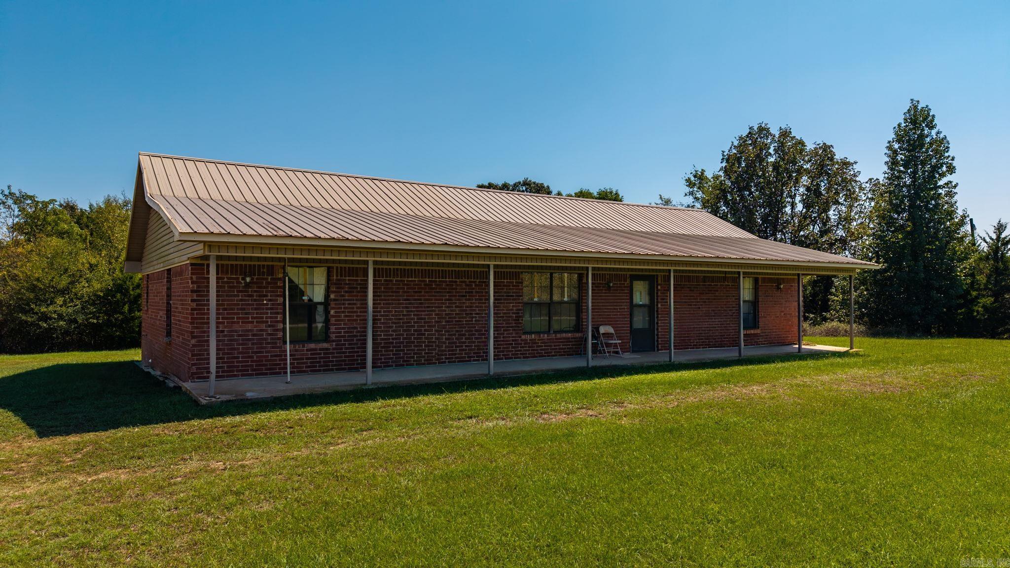 250 Bluegrass Rd — exterior