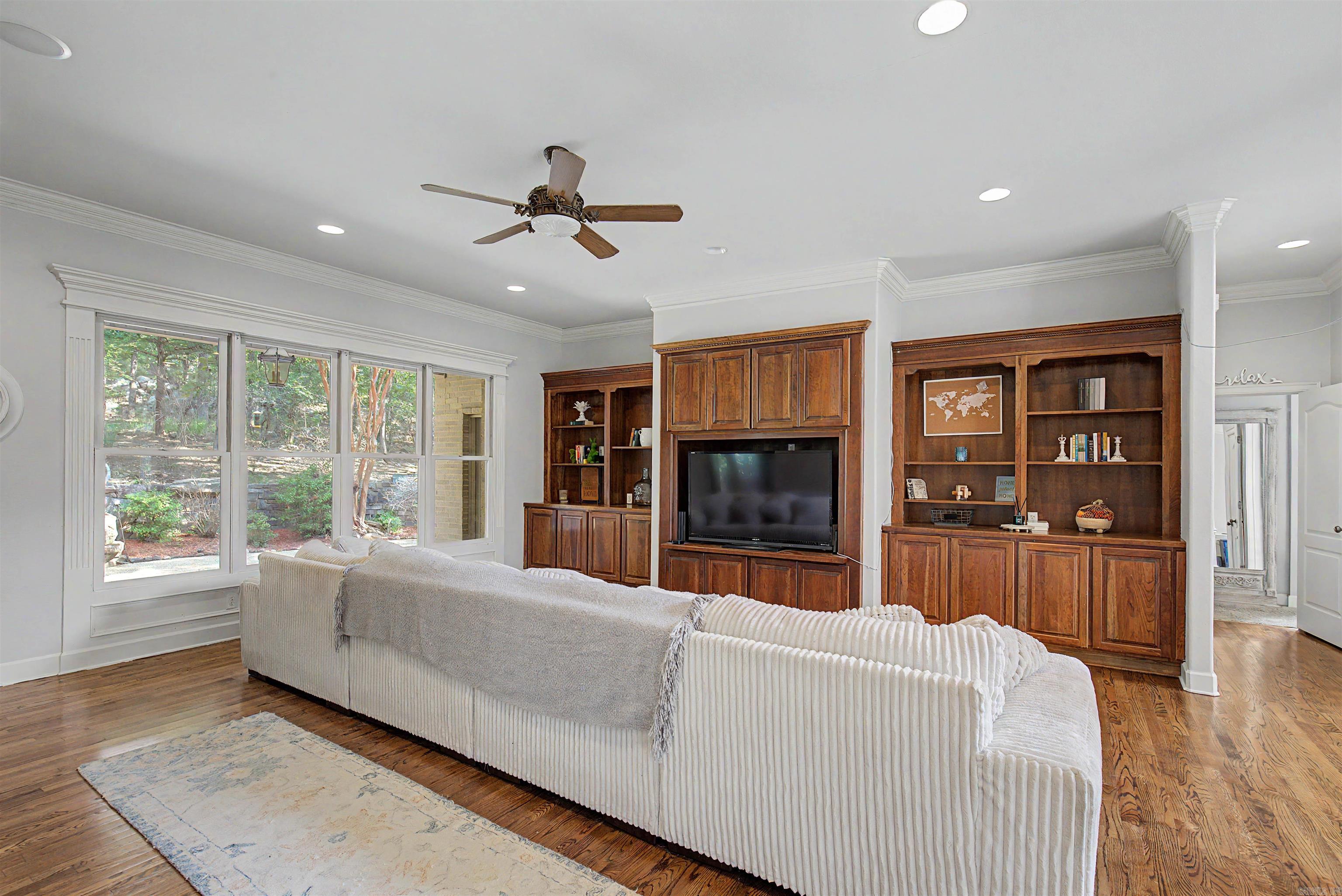 13 Somersett Dr Roland, AR 72135